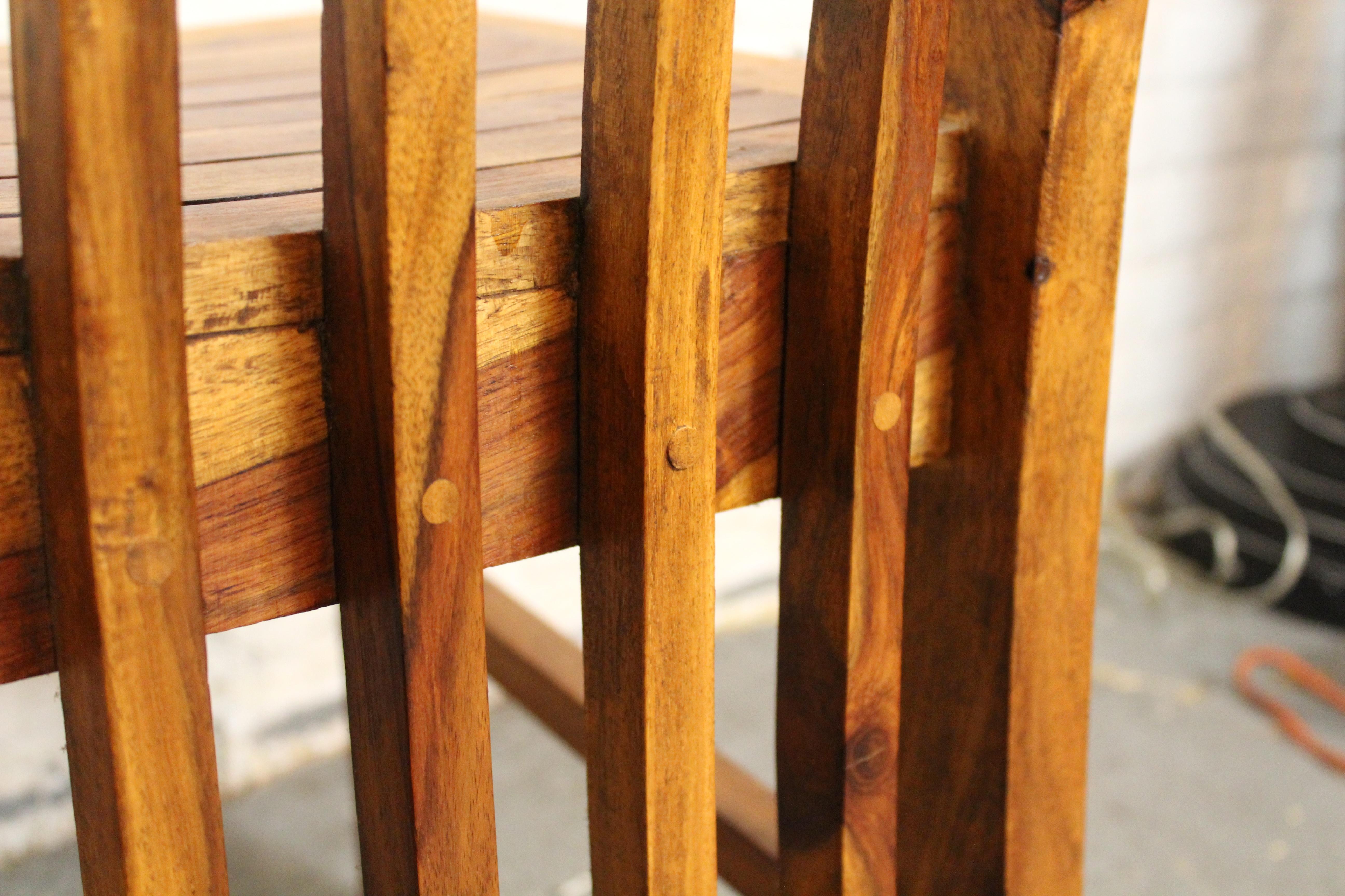 Juego de 4 Sillas de Comedor con Respaldo de Listones de Madera Maciza Estilo Mediados de Siglo en venta 8