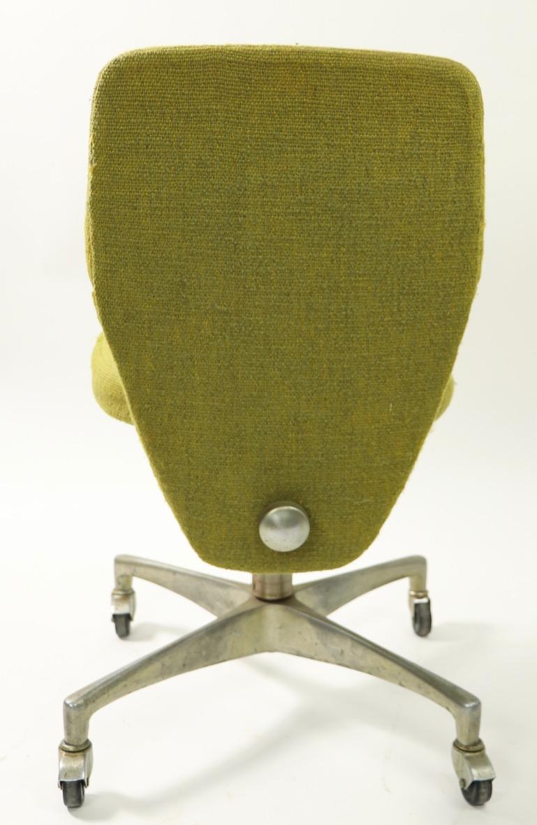 Mid-Century Modern Set of 4 Mid Century Swivel Office Chairs by Marble Imperial