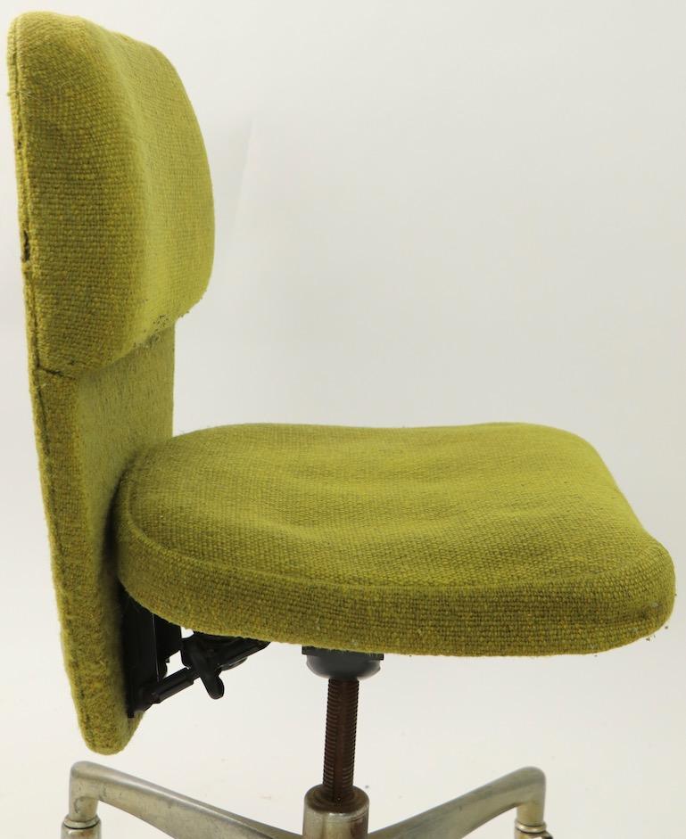 20th Century Set of 4 Mid Century Swivel Office Chairs by Marble Imperial
