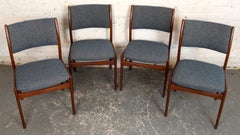Ensemble de 4 chaises de salle à manger scandinaves en teck du milieu du siècle dernier