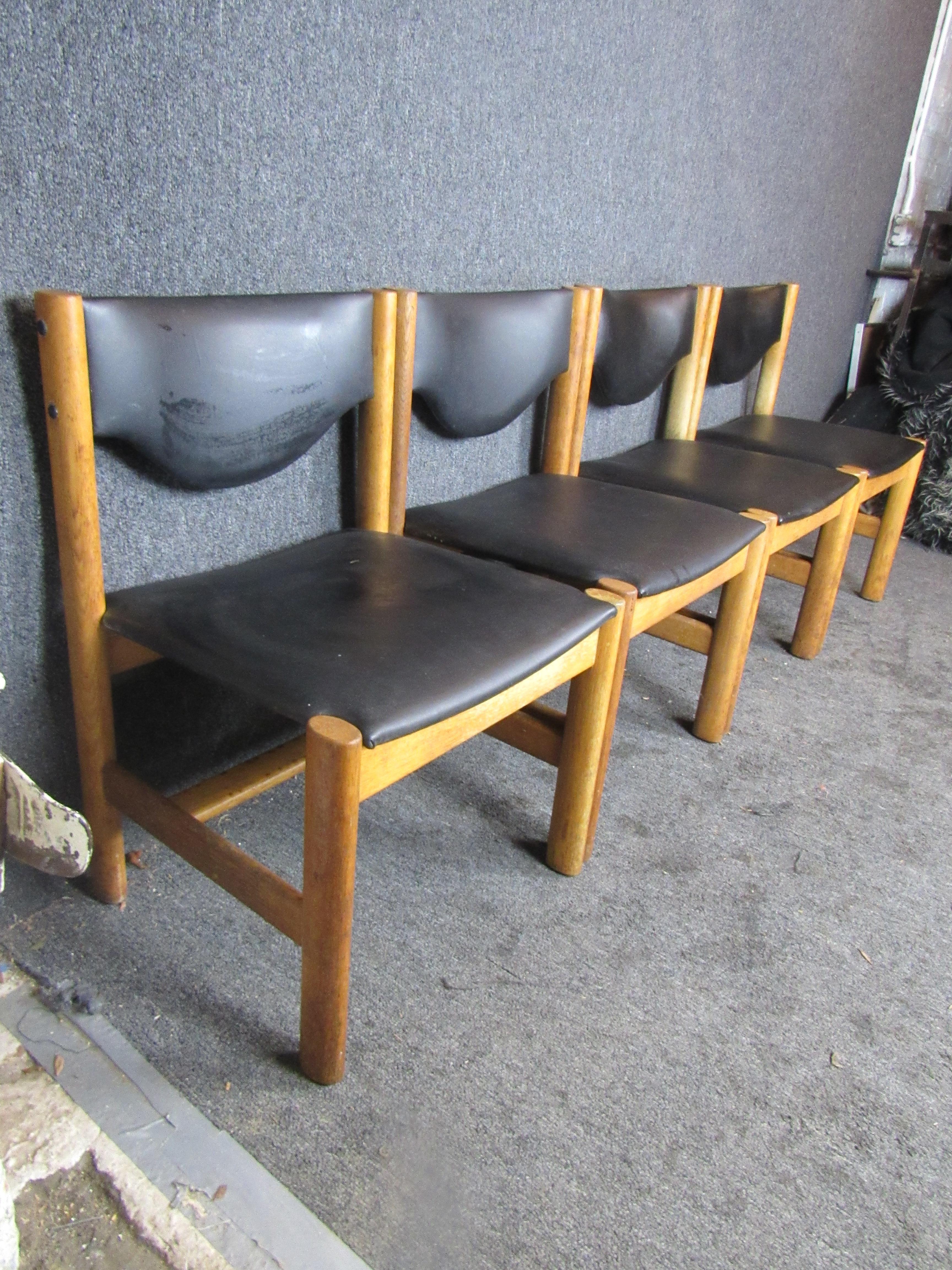 Wonderful set of dining chairs built around chunky oak frames. With subtle brutalist style, these minimalist chairs are sure to blend in a wide variety of decor, in the home or office. 
Please confirm item pickup location (Brooklyn or New Jersey)