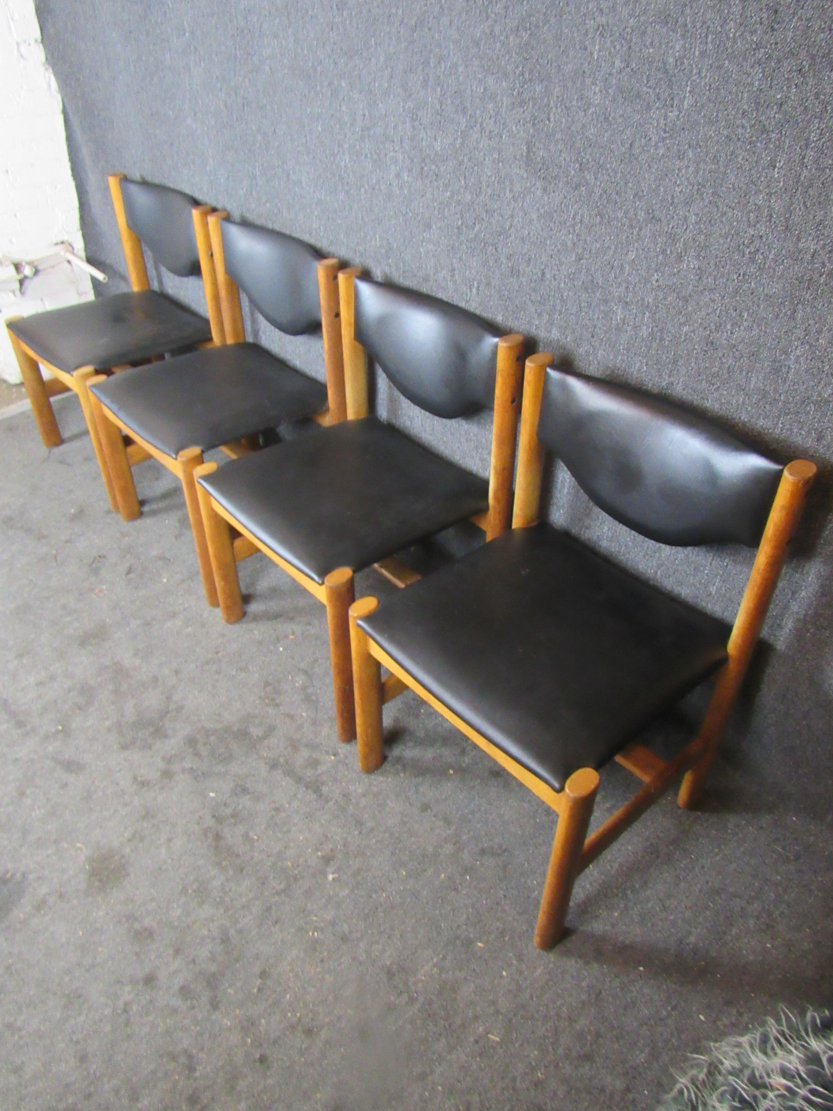 Mid-Century Modern Set of 4 Midcentury Vintage Oak Chunky Dining Chairs For Sale