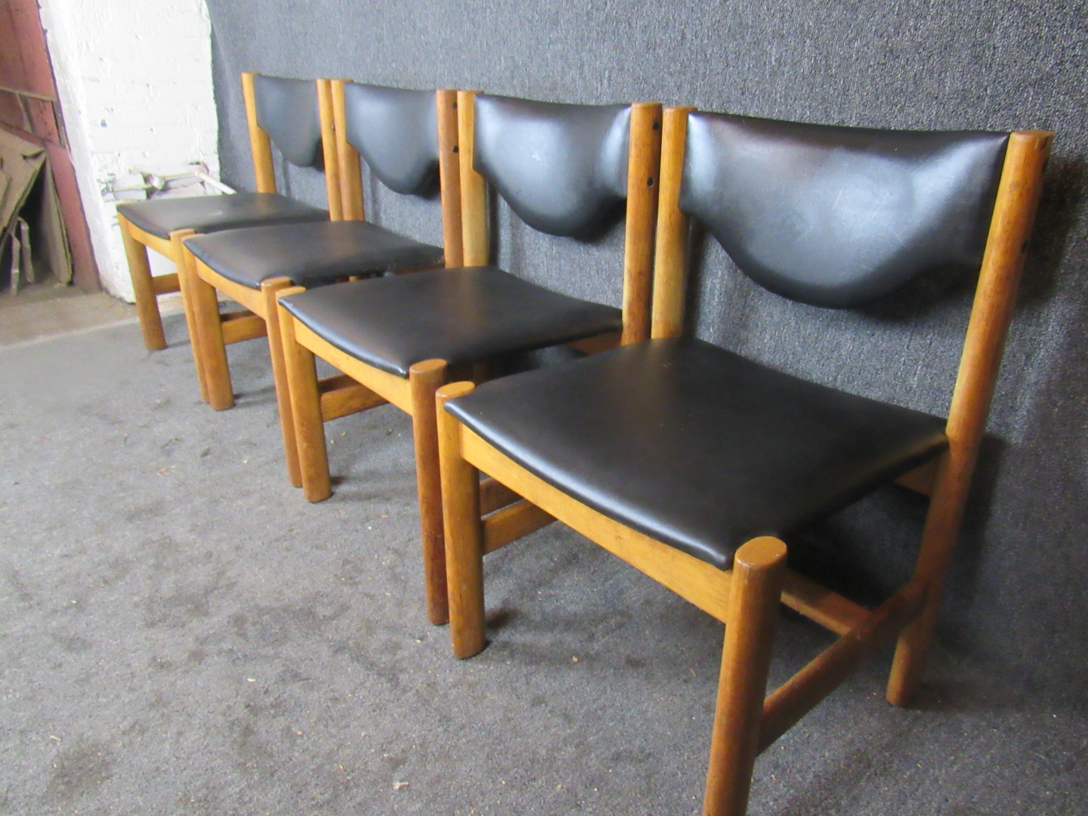 Unknown Set of 4 Midcentury Vintage Oak Chunky Dining Chairs For Sale