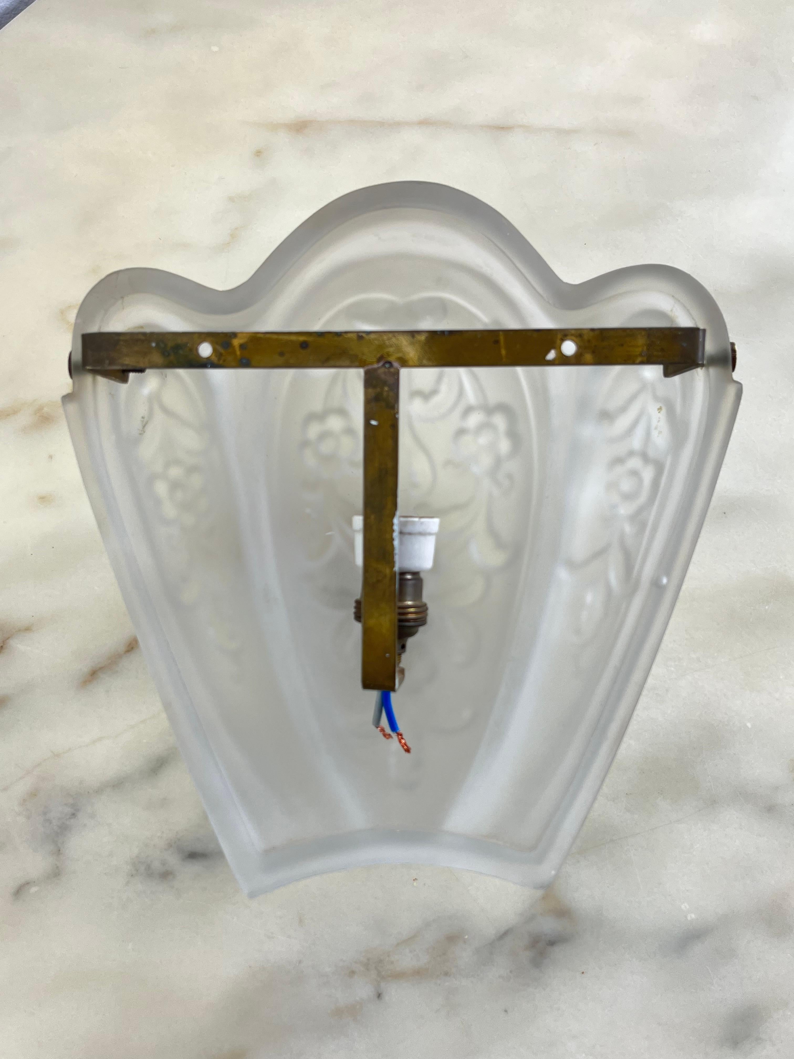 Set di 4 lampade da parete/consolle di metà secolo in  Vetro opalino e ottone anni '40 in vendita 8