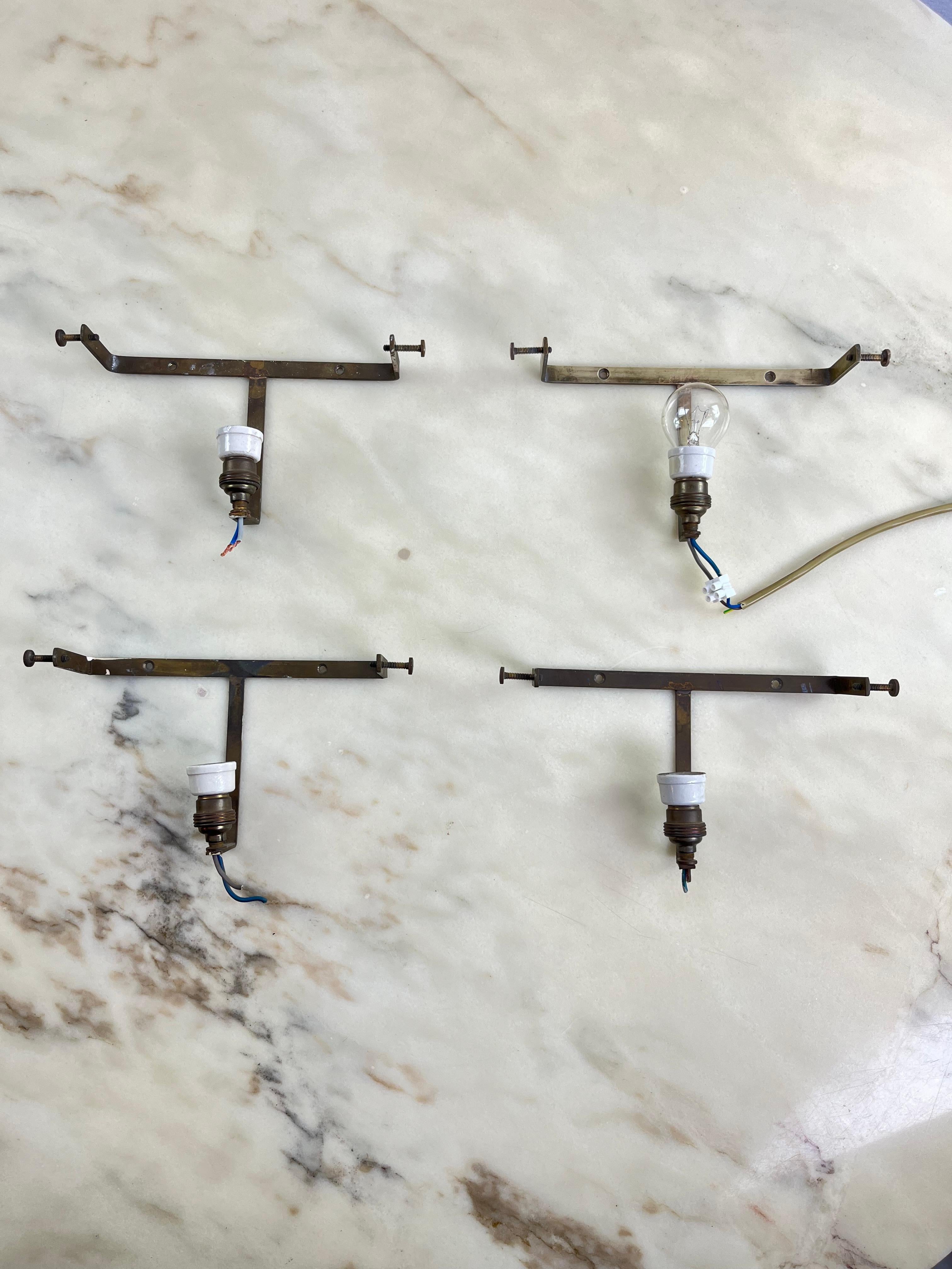 Set di 4 lampade da parete/consolle di metà secolo in  Vetro opalino e ottone anni '40 in vendita 12