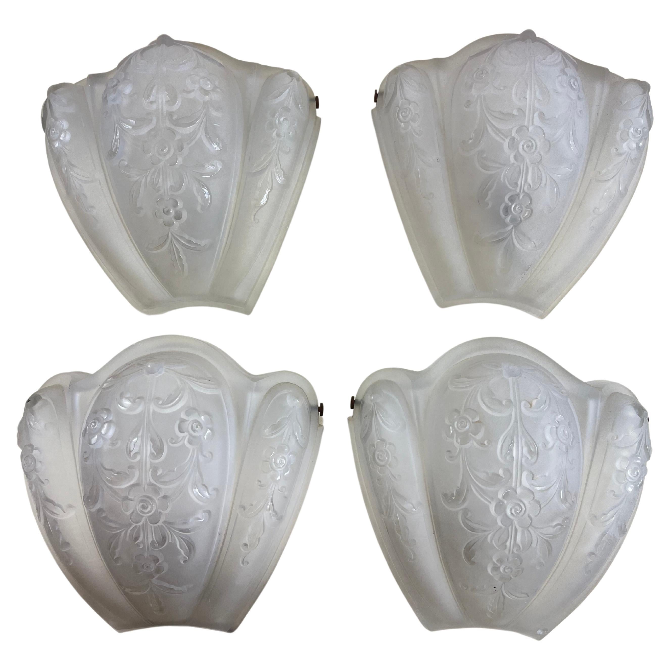 Set di 4 lampade da parete/consolle di metà secolo in  Vetro opalino e ottone anni '40 in vendita