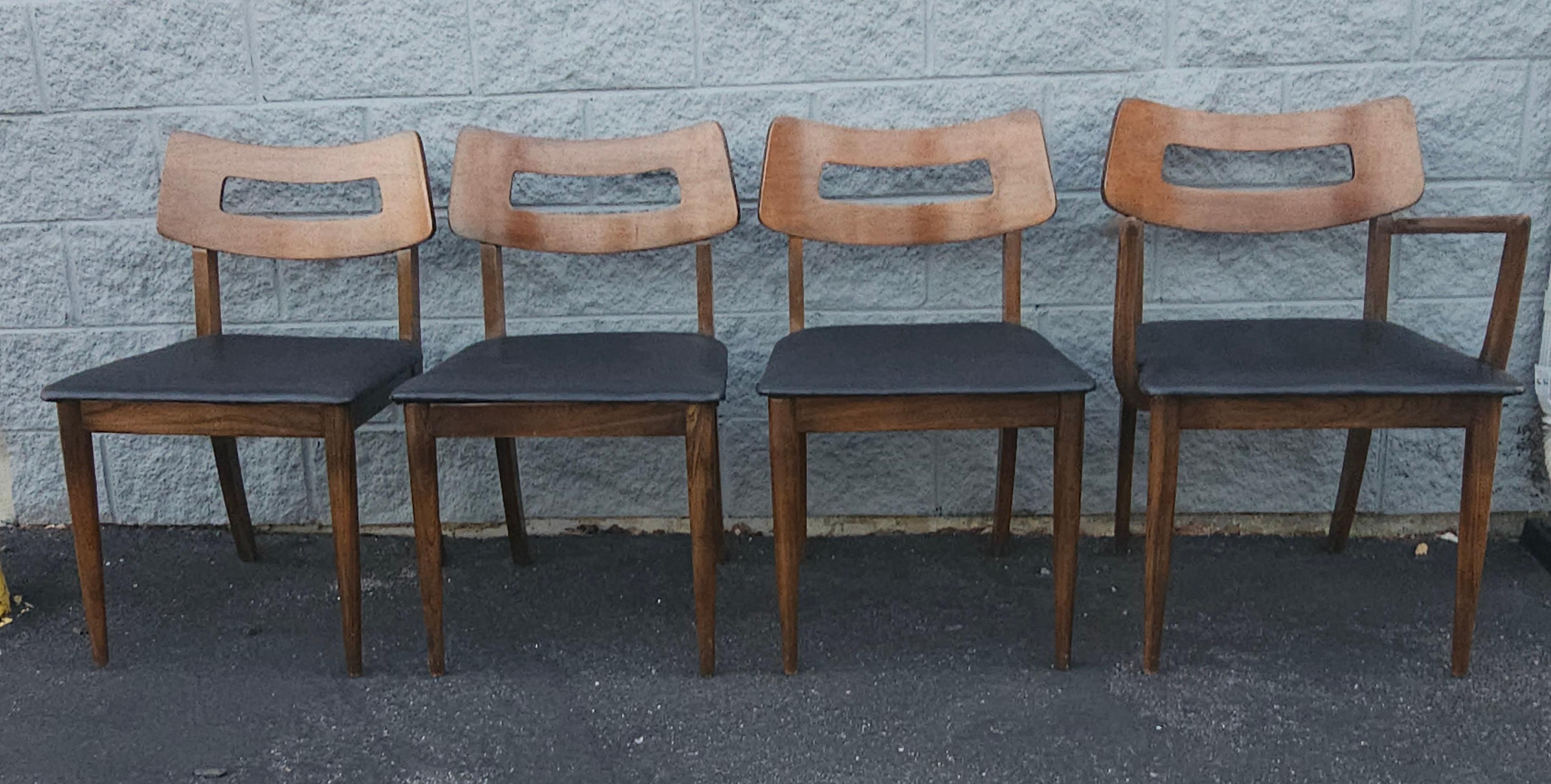 Mid-Century Modern Set of 4 Mid Century Walnut and Vinyl Seat Upholstered Chairs For Sale