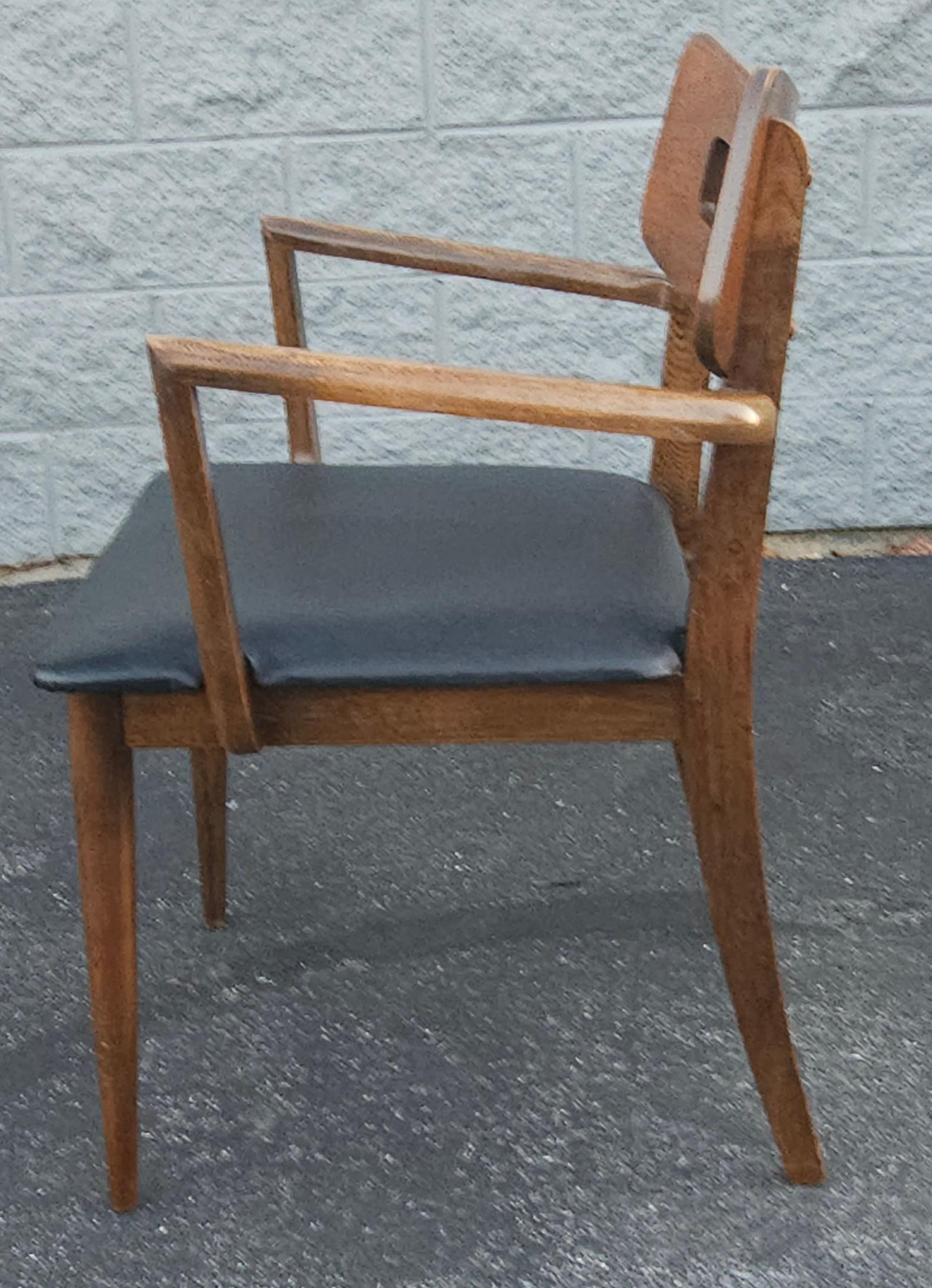 Bentwood Set of 4 Mid Century Walnut and Vinyl Seat Upholstered Chairs For Sale
