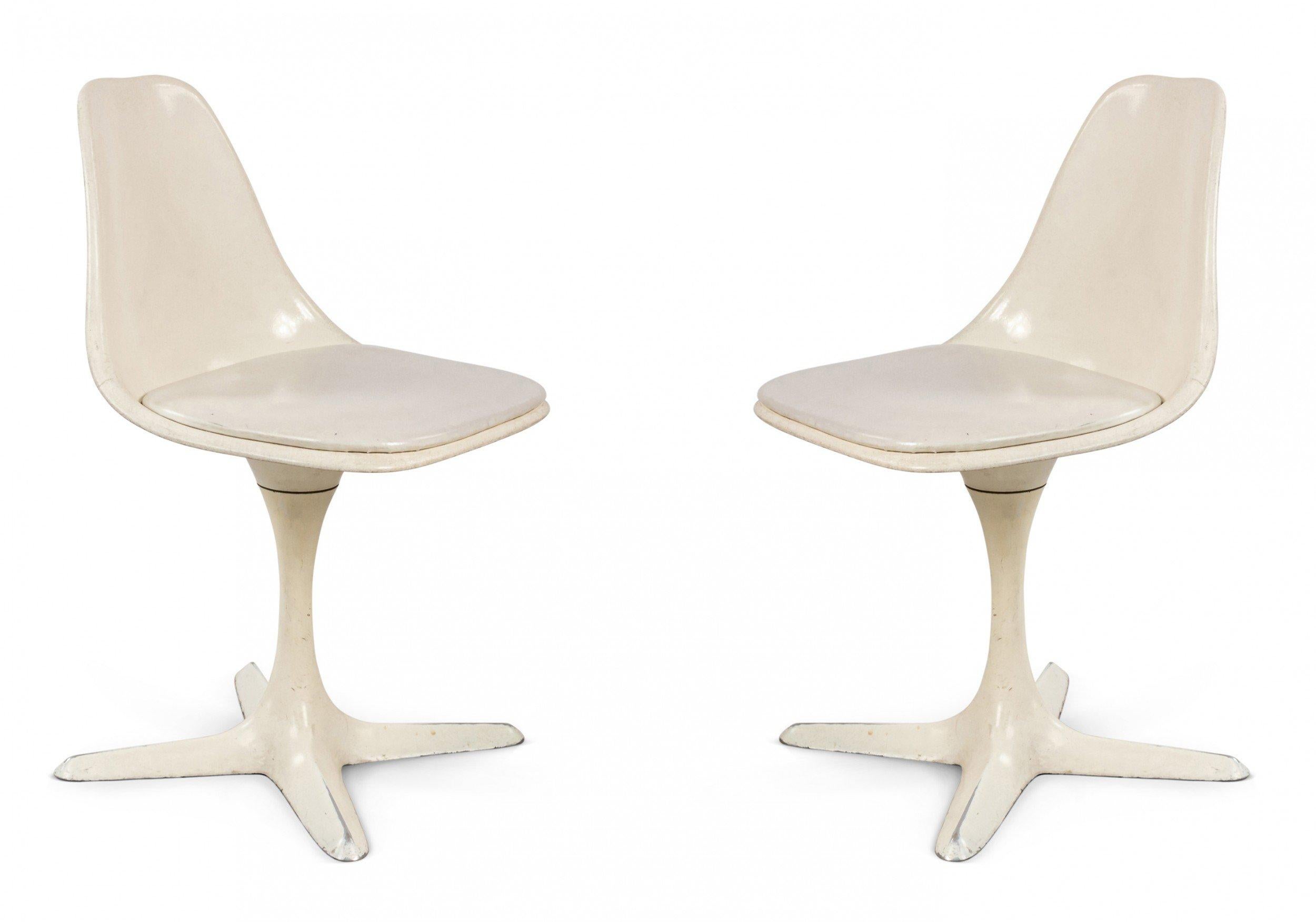Set of 4 Mid-Century White Tulip Side Chairs For Sale 5