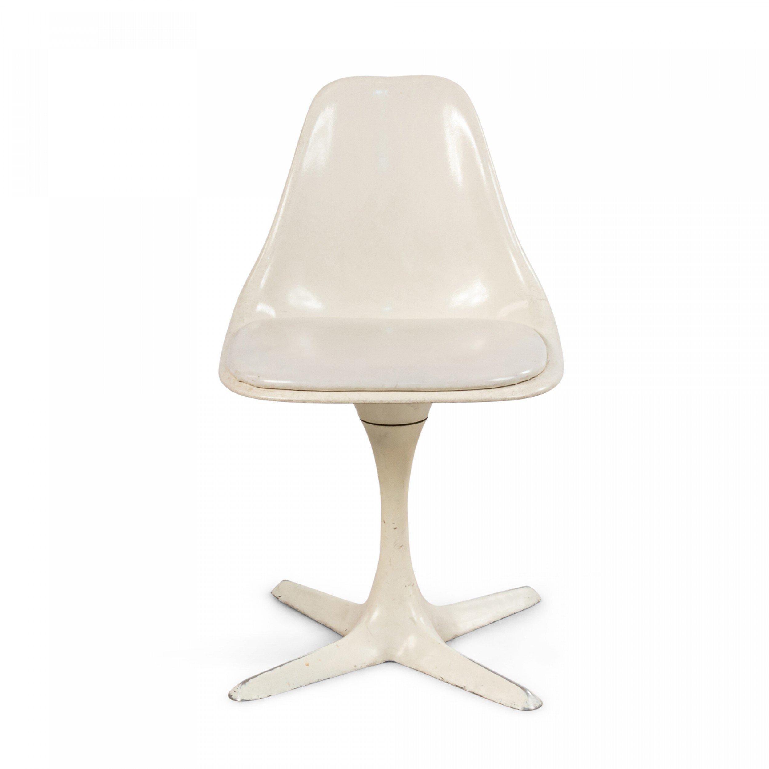 Mid-Century Modern Set of 4 Mid-Century White Tulip Side Chairs For Sale