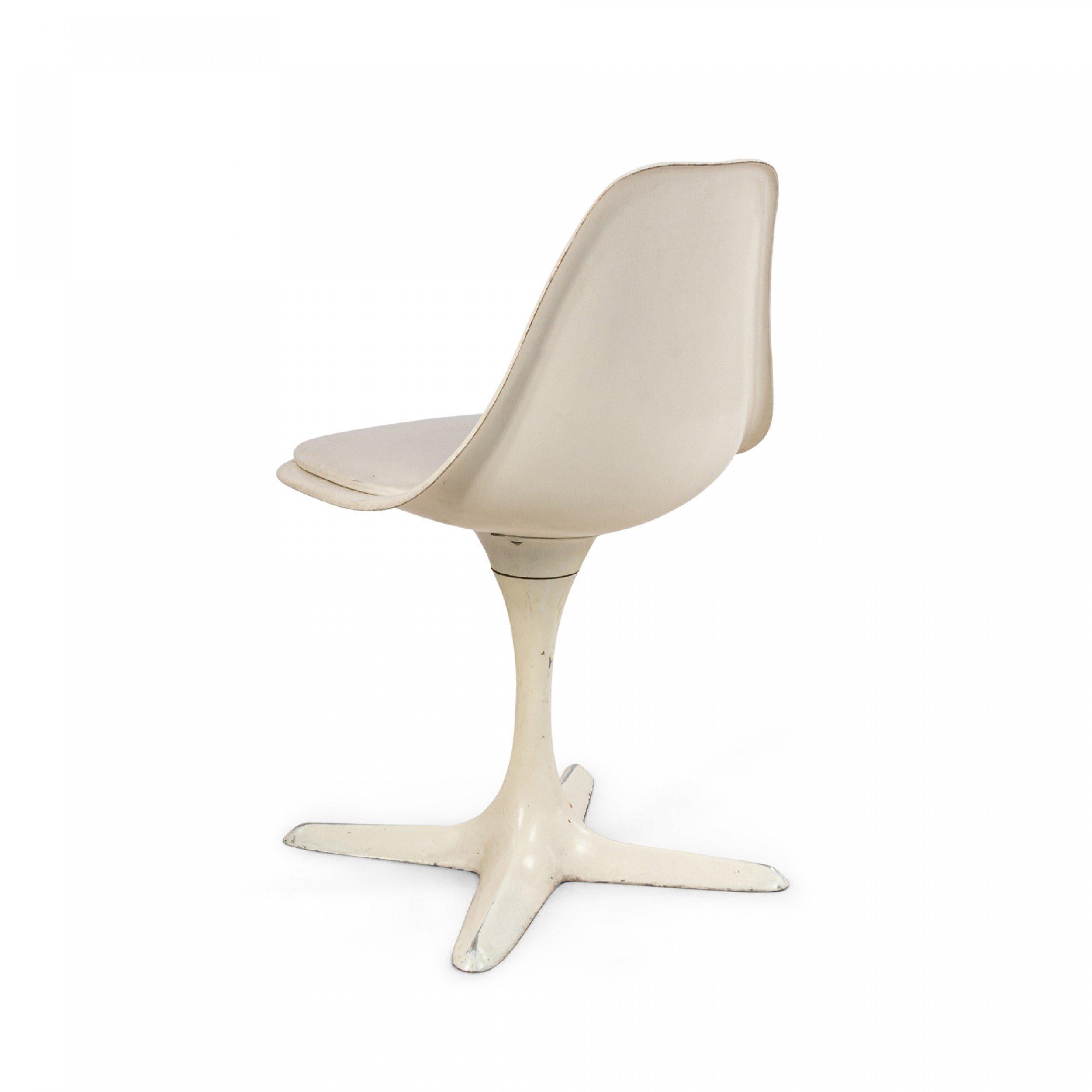 Set of 4 Mid-Century White Tulip Side Chairs In Good Condition For Sale In Queens, NY