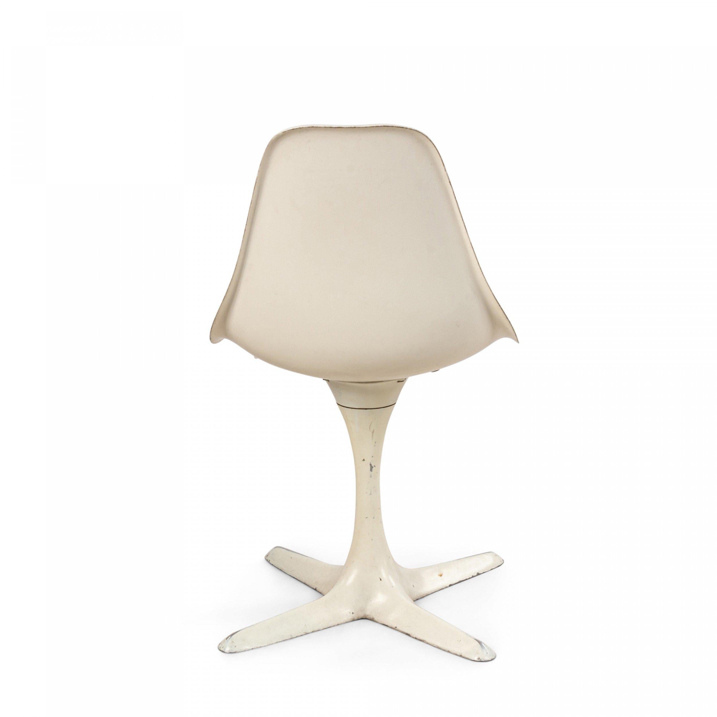 20th Century Set of 4 Mid-Century White Tulip Side Chairs For Sale