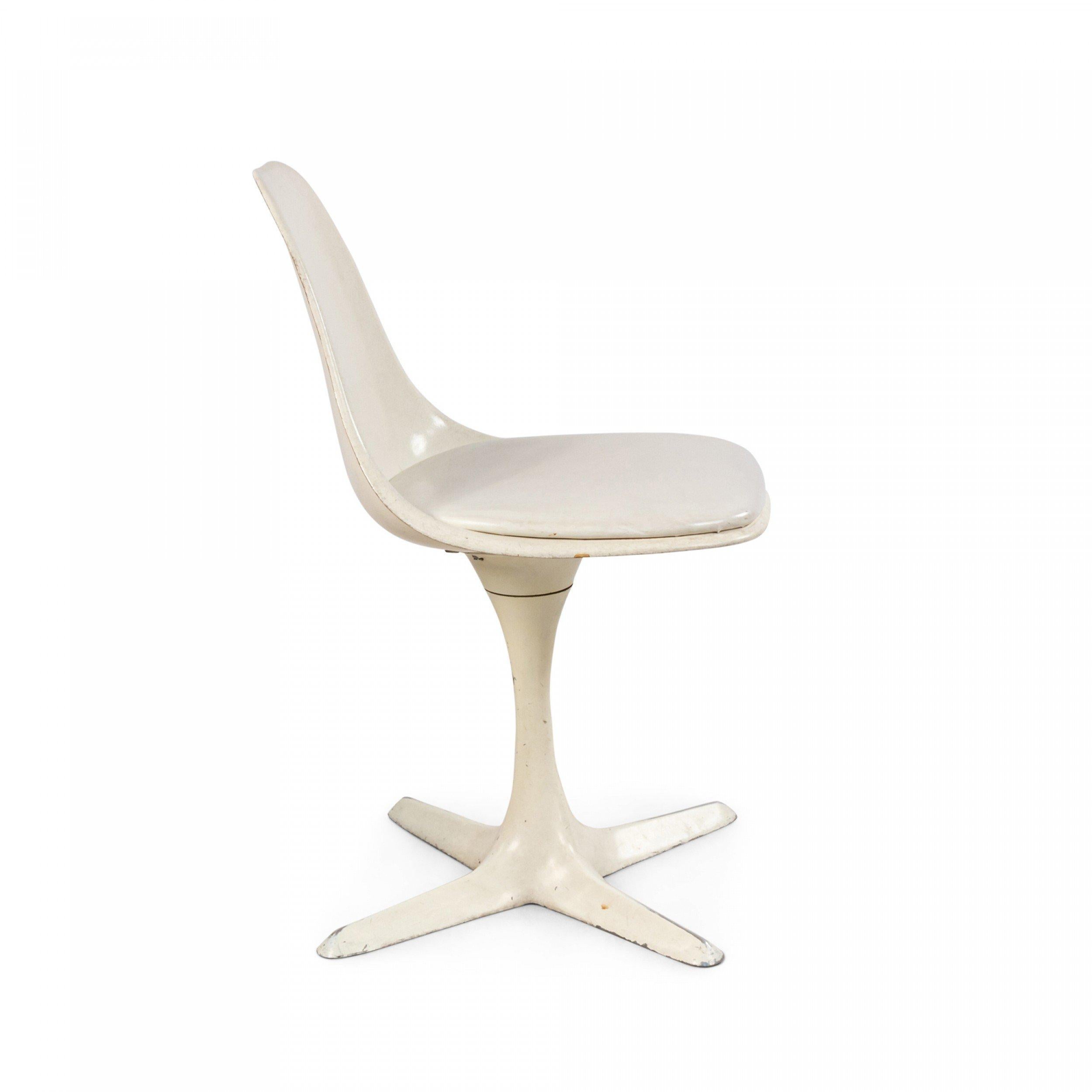 Set of 4 Mid-Century White Tulip Side Chairs For Sale 1