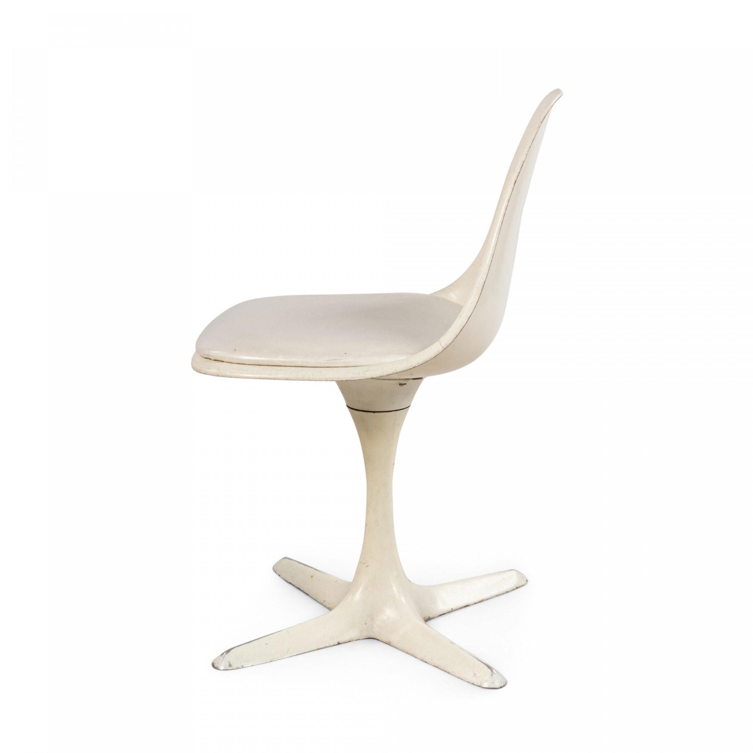 Set of 4 Mid-Century White Tulip Side Chairs For Sale 3