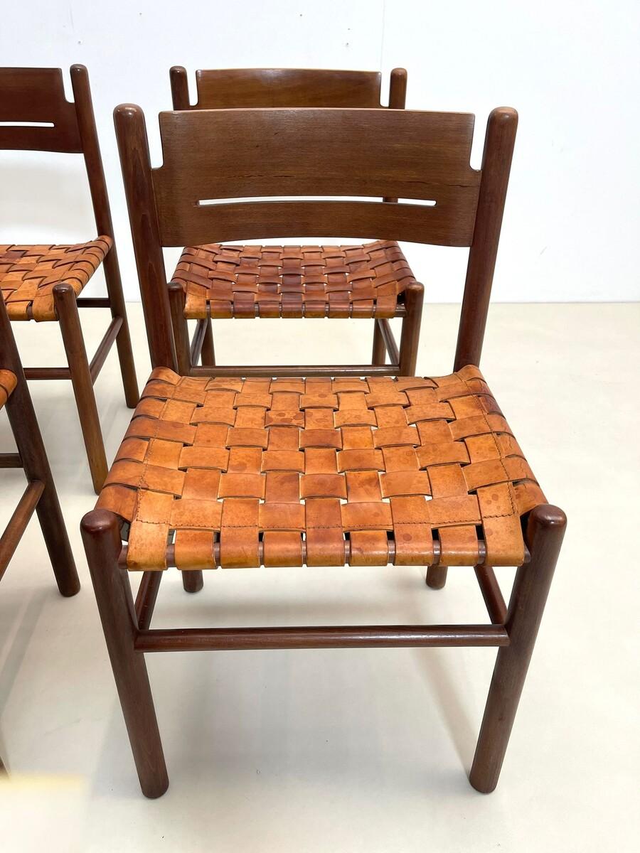 Set di 4 sedie da pranzo di metà secolo in legno e pelle, Italia, anni '60 in vendita 4