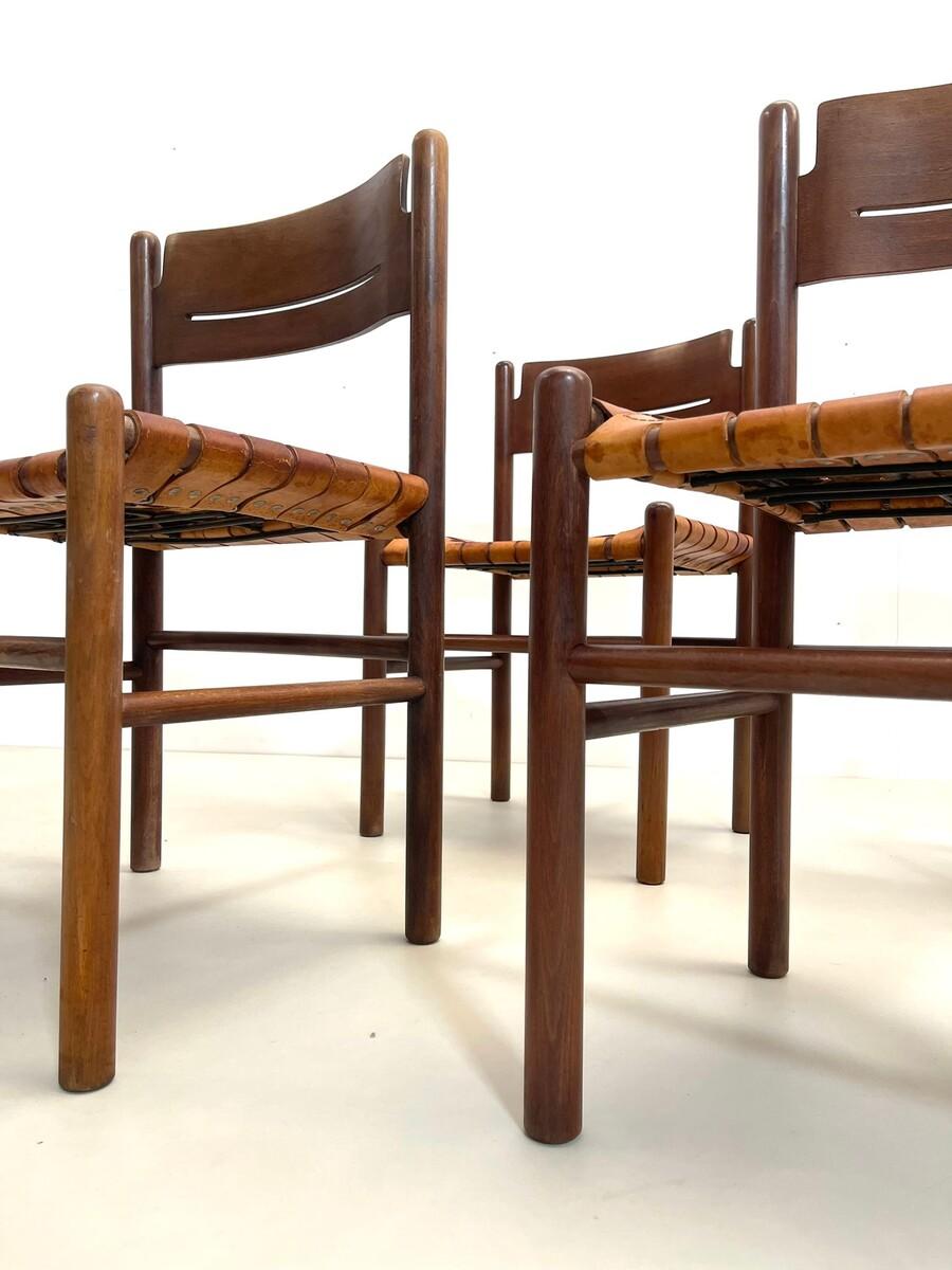 Set di 4 sedie da pranzo in legno e pelle della metà del secolo scorso - Italia anni '60.
 