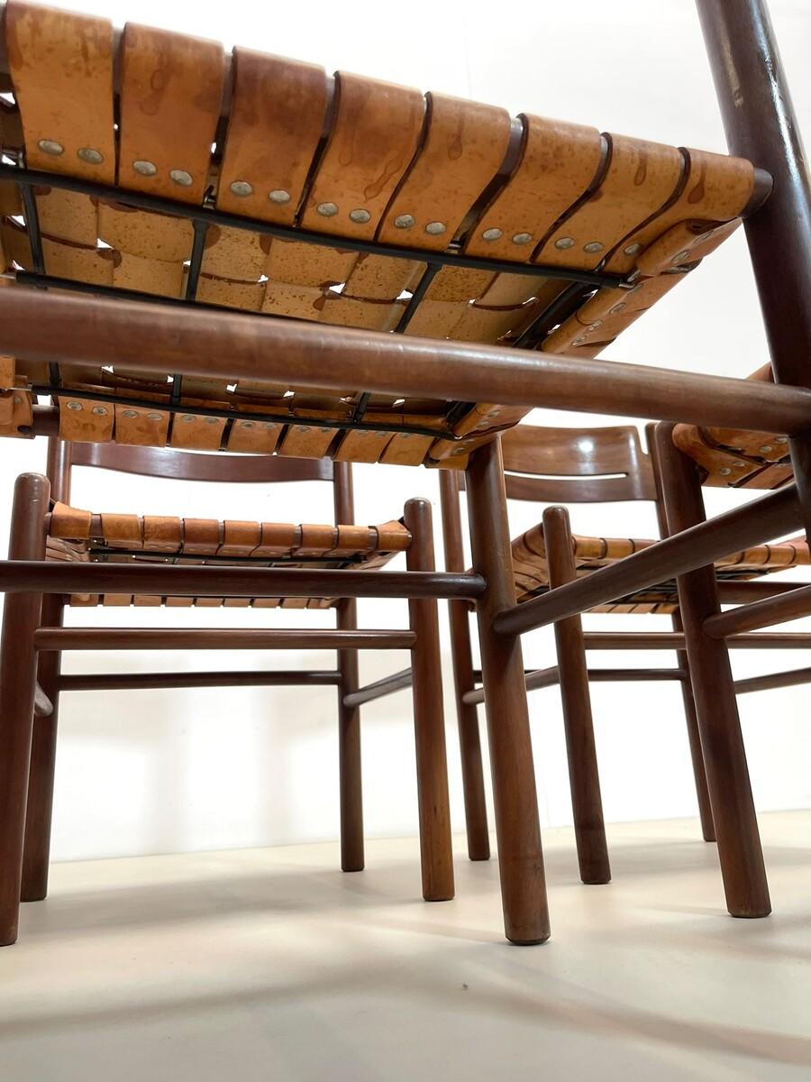 Mid-Century moderno Set di 4 sedie da pranzo di metà secolo in legno e pelle, Italia, anni '60 in vendita