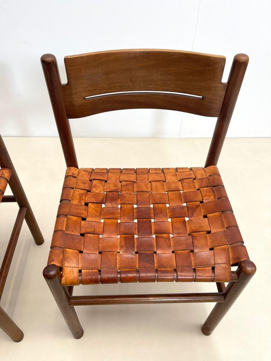 Italiano Set di 4 sedie da pranzo di metà secolo in legno e pelle, Italia, anni '60 in vendita