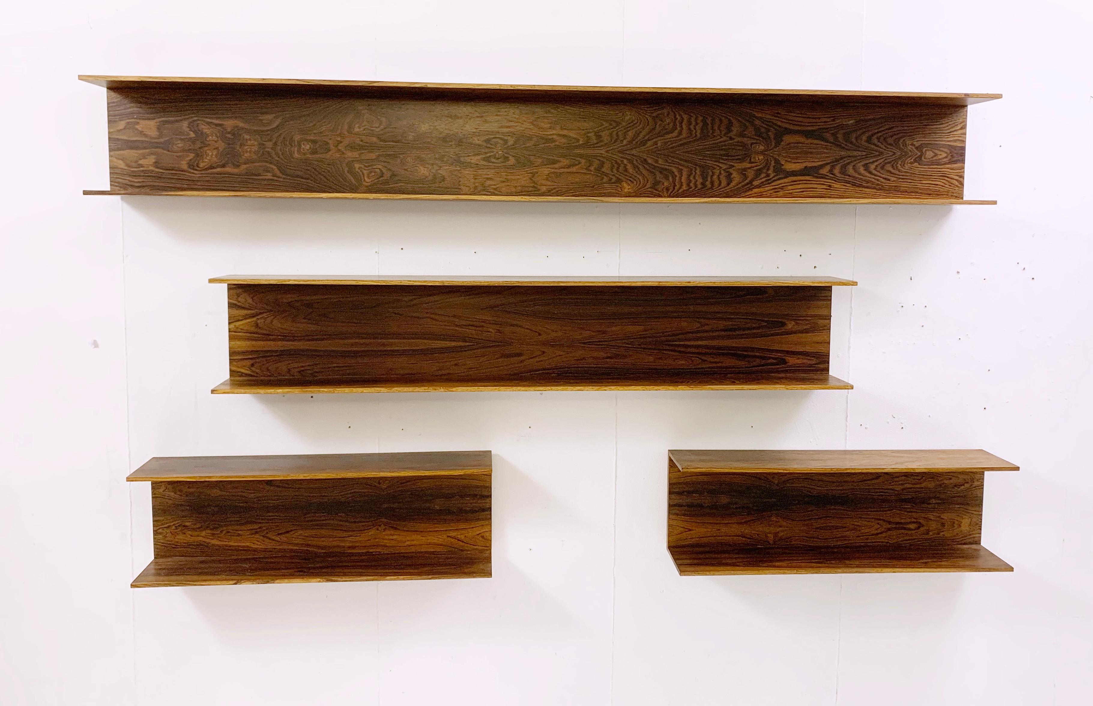 Set of 4 Mid-Century Wooden Shelves, Italy 1960s In Good Condition For Sale In Brussels, BE