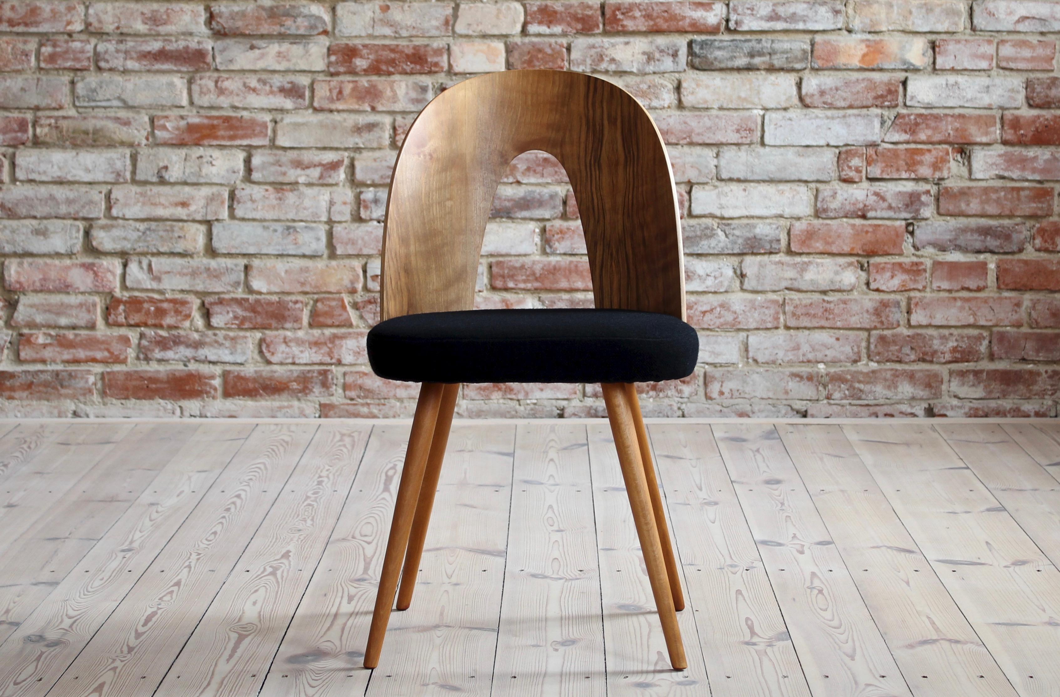 Set of 4 Midcentury Dining Chairs by A. Šuman in Black Wool by Kvadrat In Excellent Condition In Wrocław, Poland