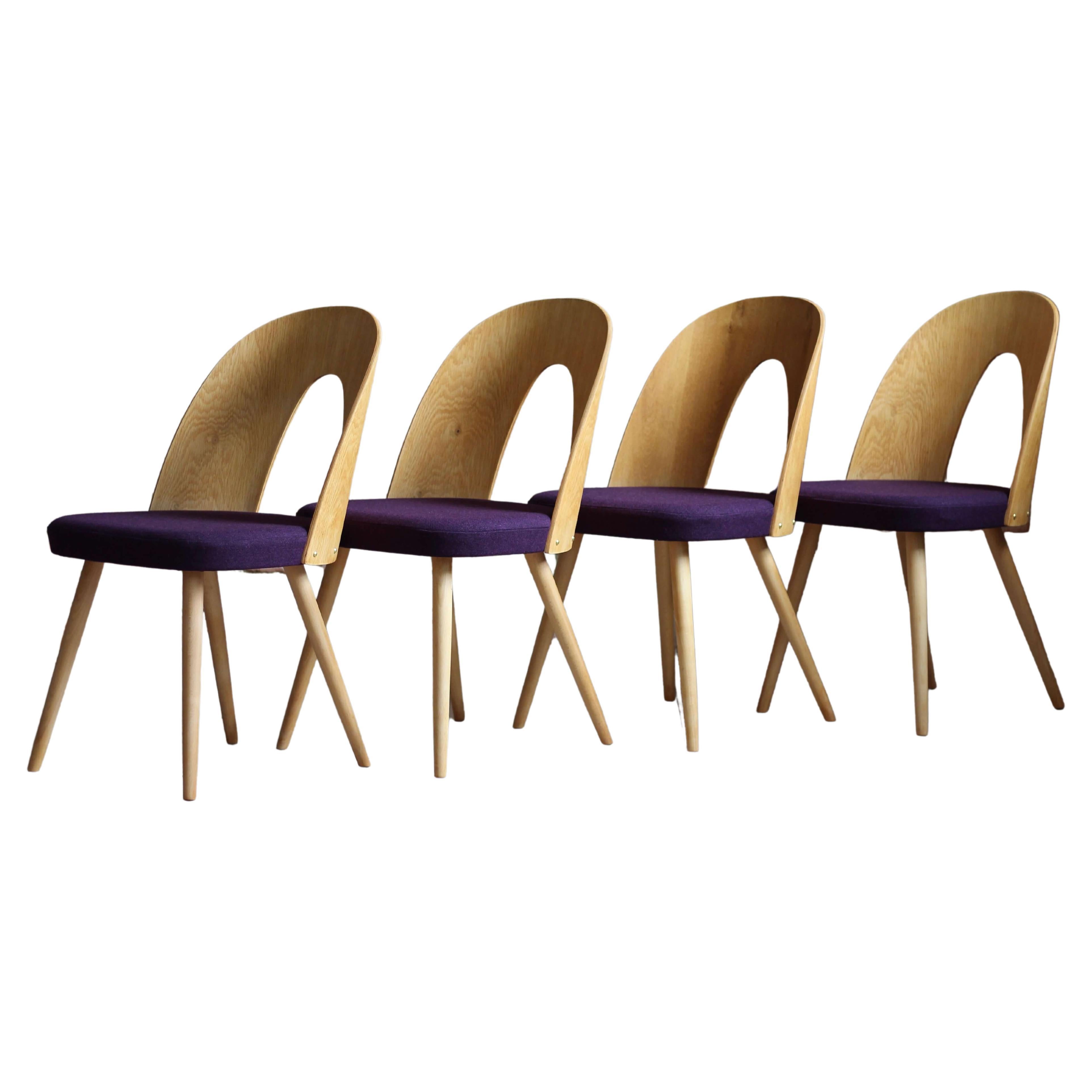 Ensemble de 4 chaises de salle à manger du milieu du siècle par A.Šuman, tapisserie personnalisable disponible en vente