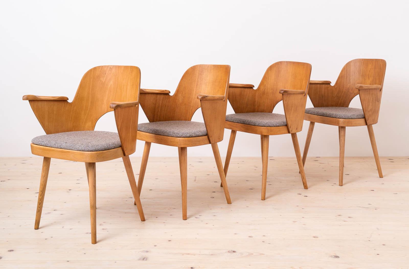 Diese Stühle wurden von Lubomír Hofmann entworfen und in den 1960er Jahren von der tschechoslowakischen Firma TON hergestellt. Die Stühle werden aus Buchenholz in einer einzigartigen TON-Technik aus gebogenem Sperrholz hergestellt. TON (früher