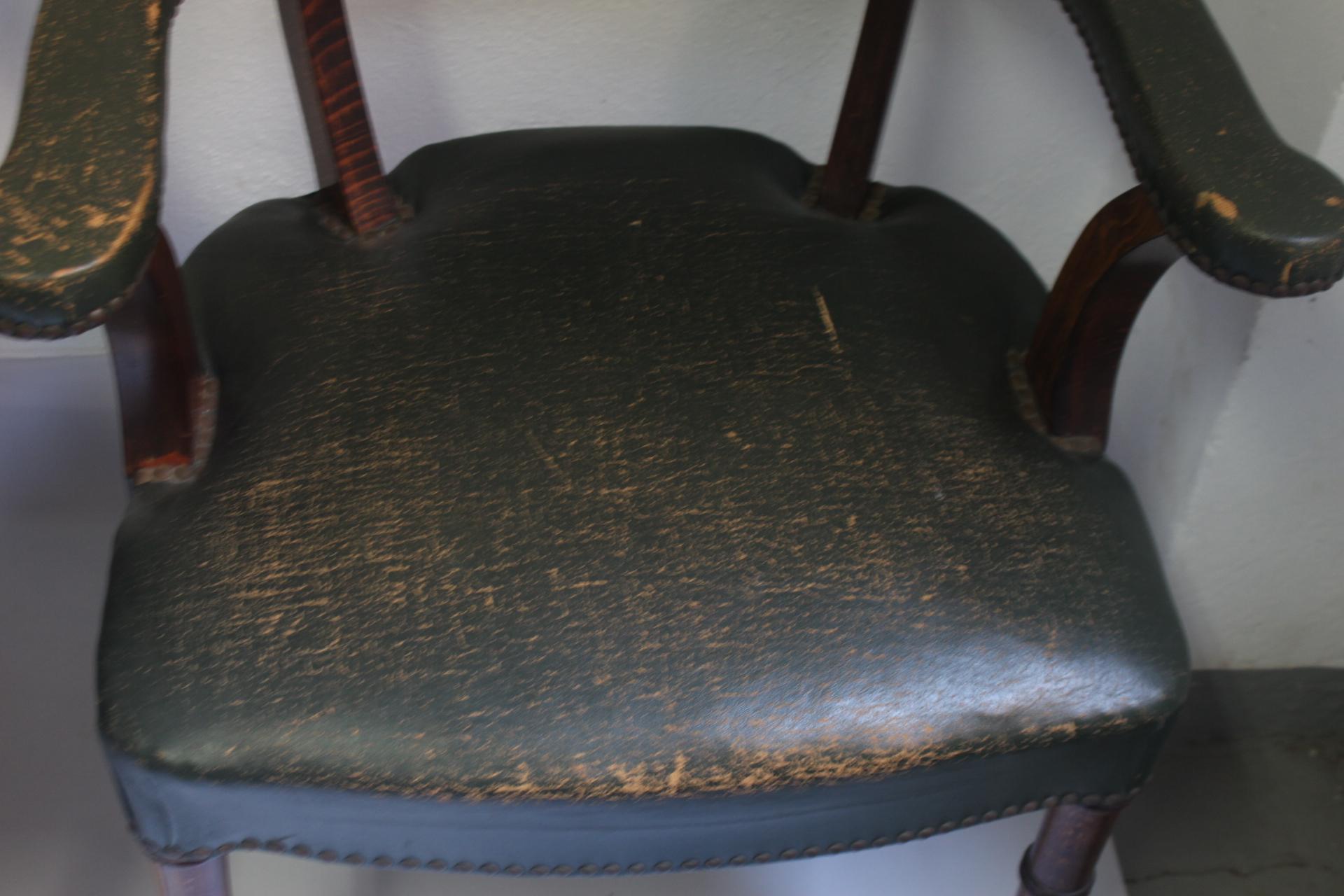  Midcentury Leather and Oak Wood & Green Leather Armchairs, Spain, 1950s For Sale 3