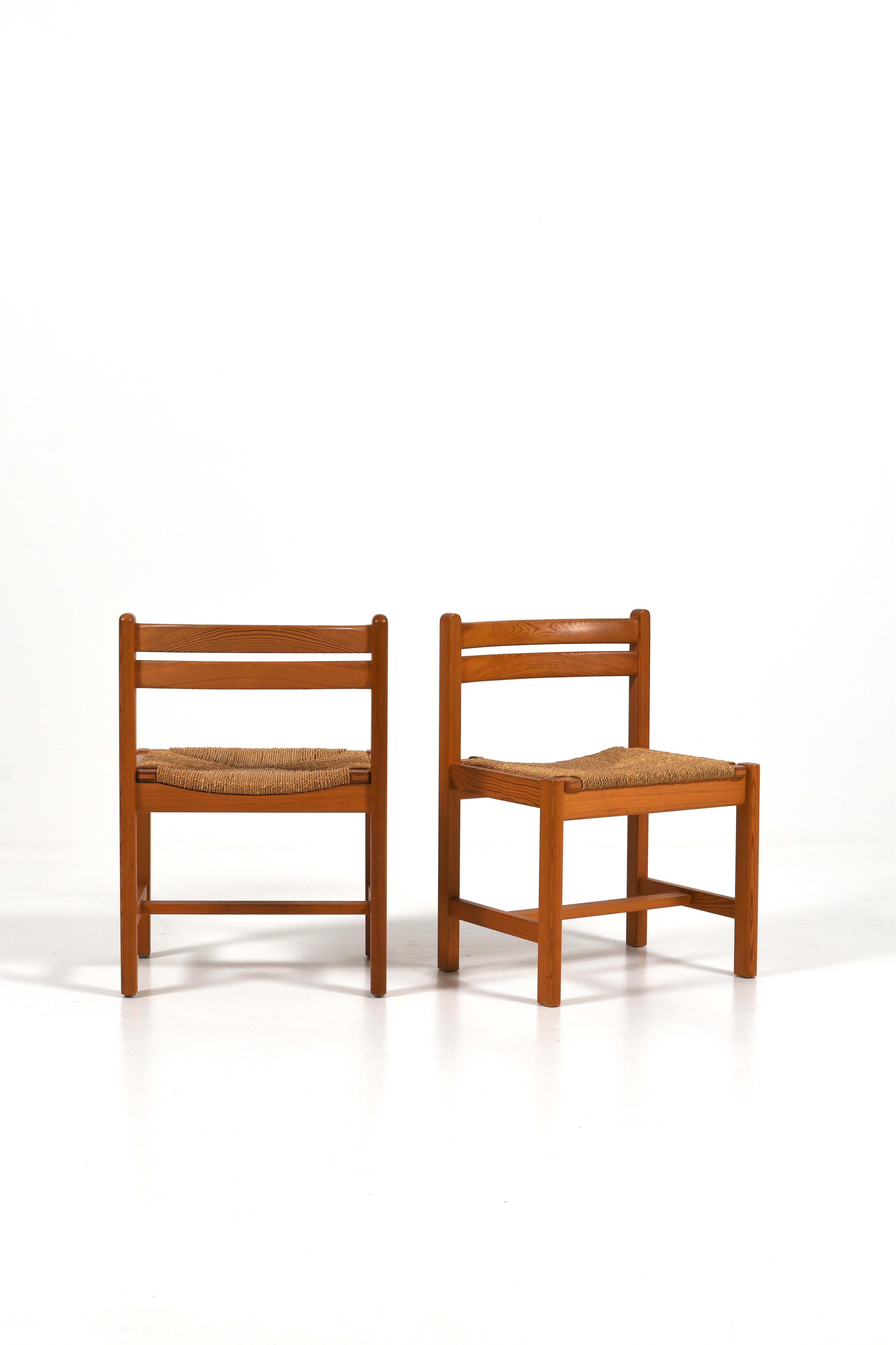 Ensemble de 4 chaises de salle à manger en pin du milieu du siècle 