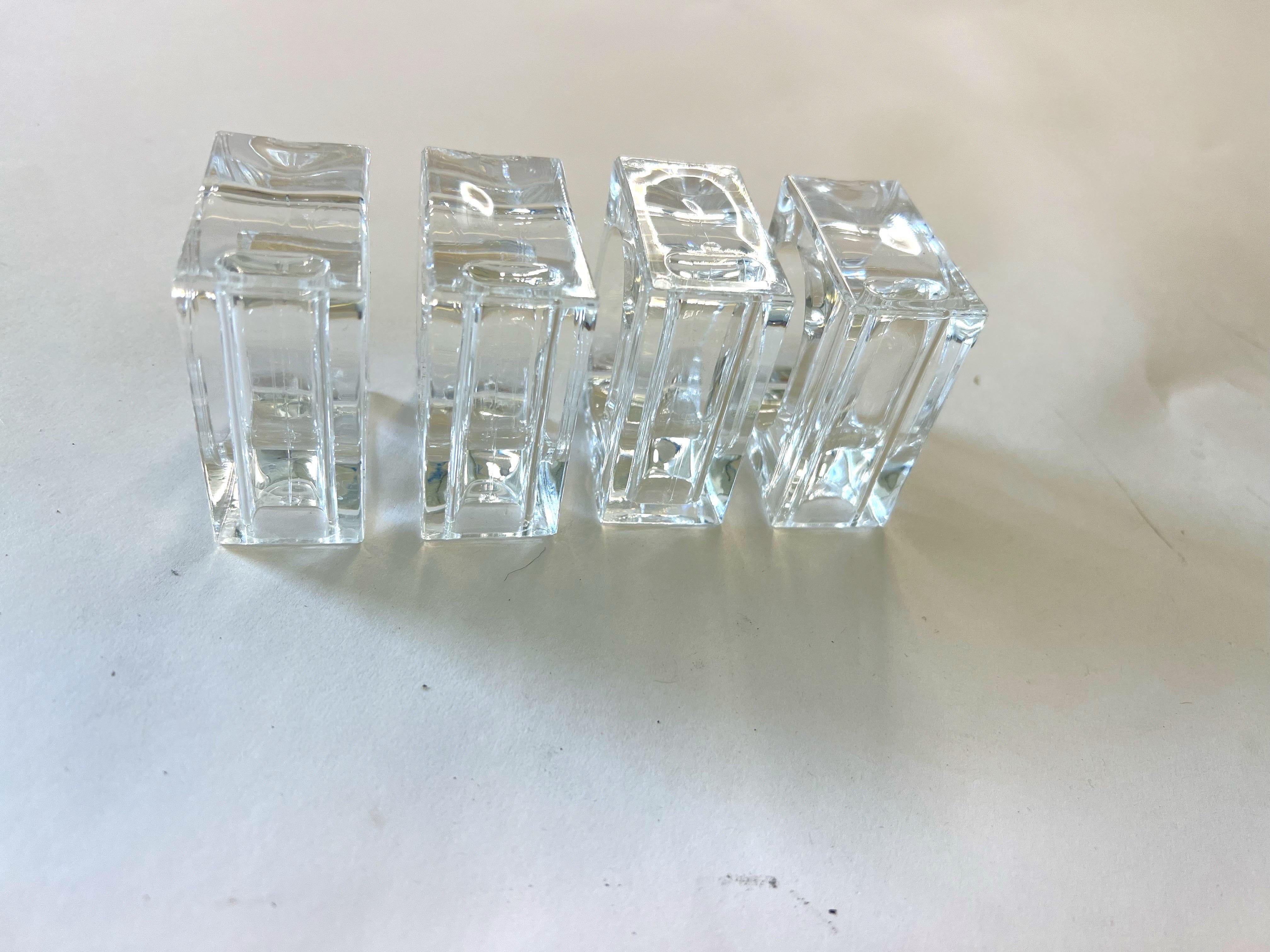 American Set of 4 Midcentury Polished Lucite Napkin Rings Holders, Usa, Circa 1960s For Sale