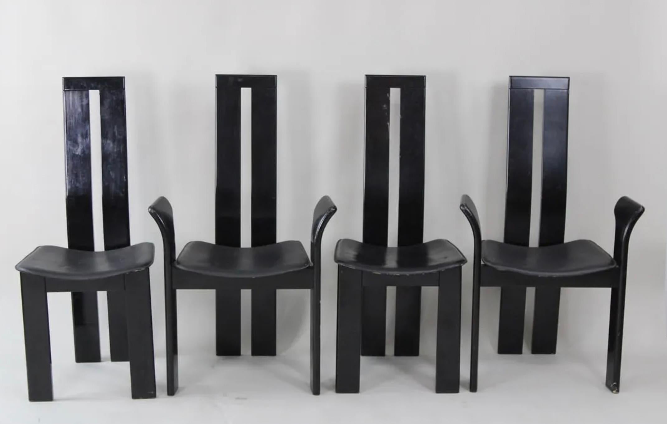 Legno Set di 4 sedie da pranzo nere post-moderne del Medioevo di Pietro Costantini in vendita