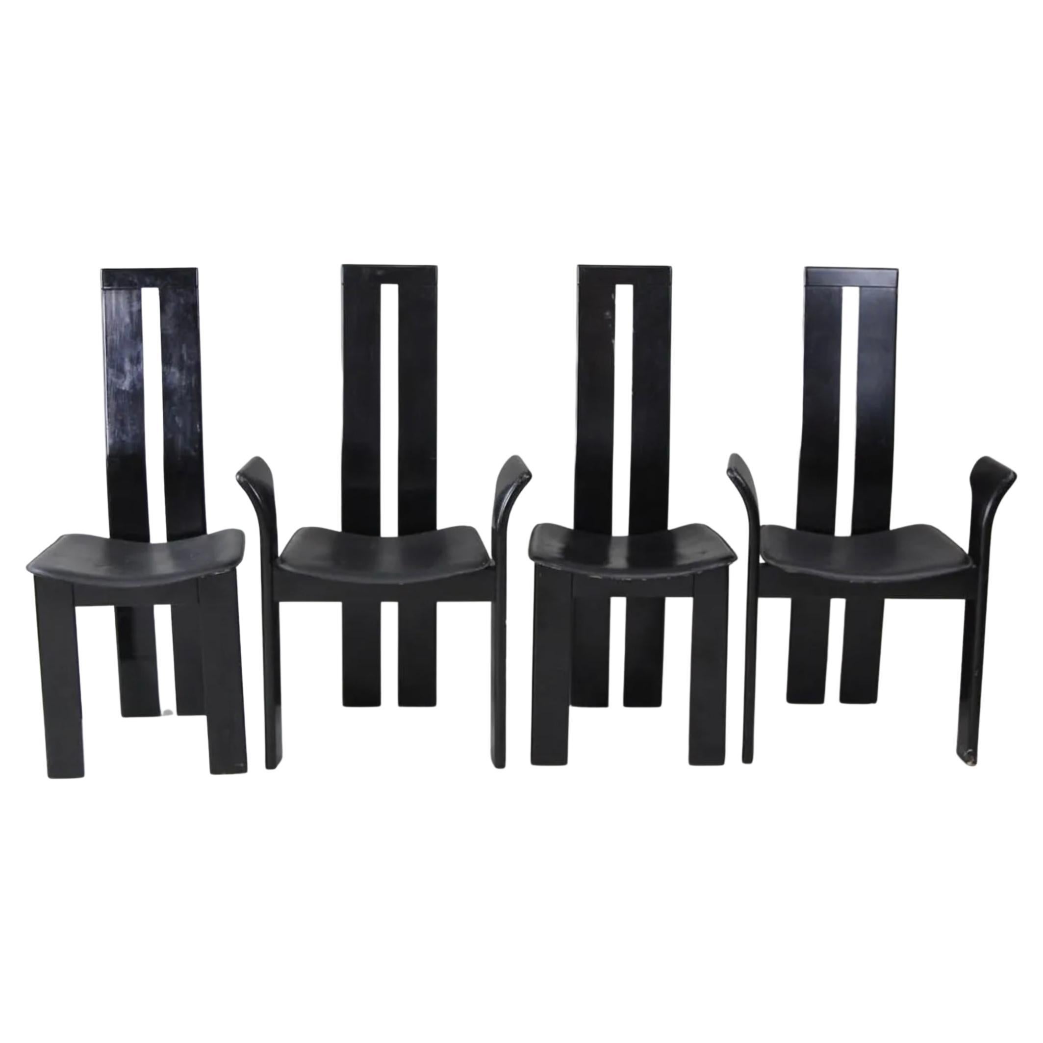 Ensemble de 4 chaises de salle à manger noires de style post-moderne du milieu du siècle par Pietro Costantini Italie