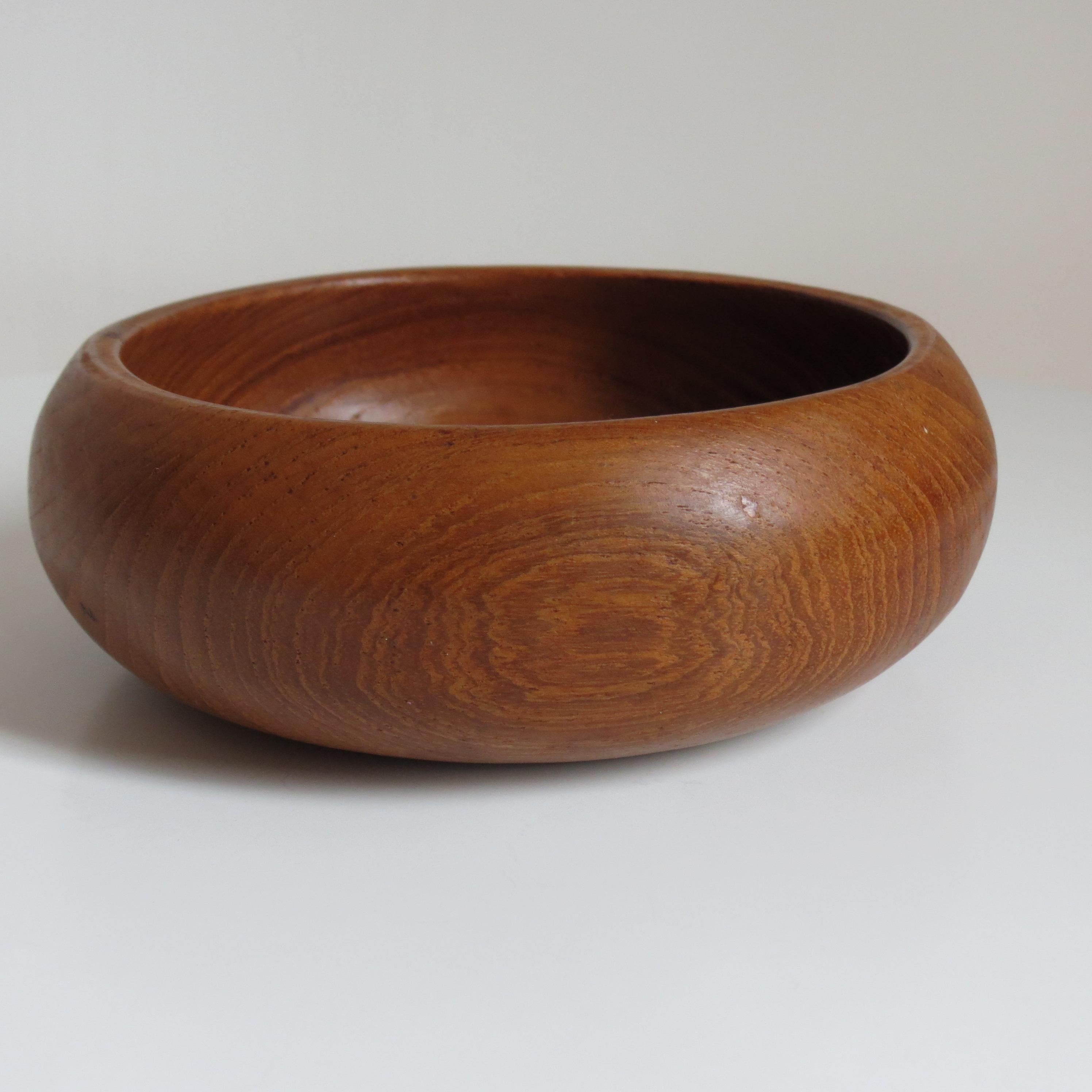 Set of 4 Midcentury Teak Wooden Bowls 1960s In Good Condition For Sale In Stow on the Wold, GB