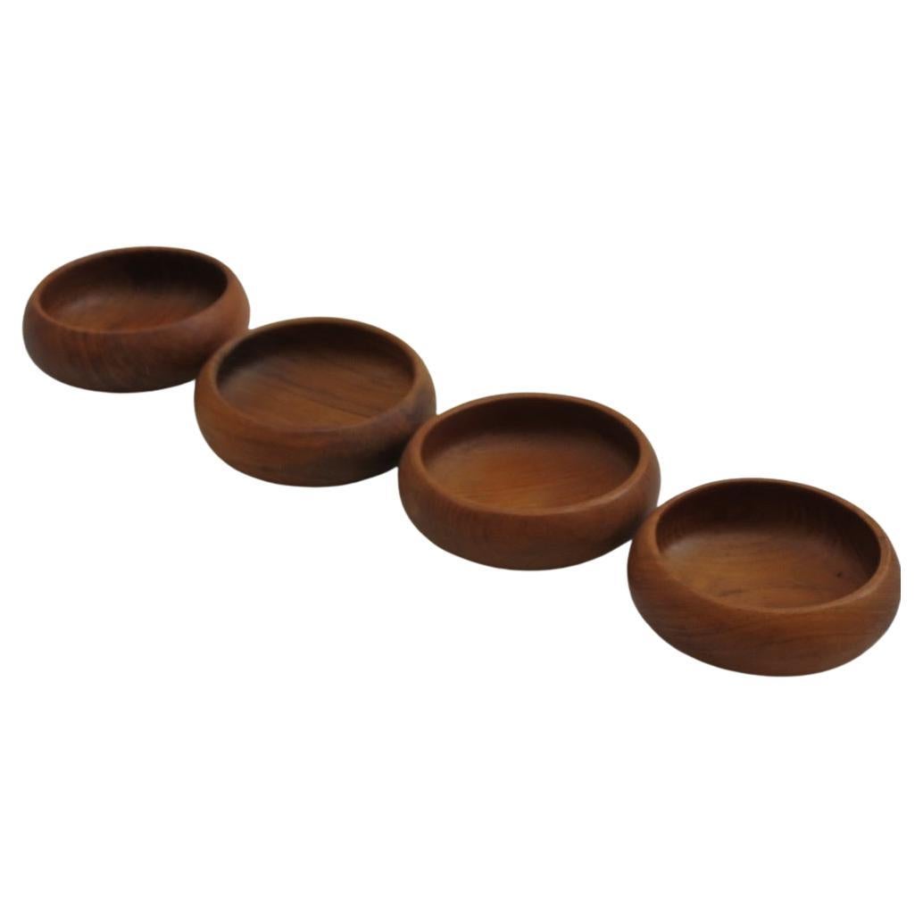 Set di 4 ciotole in legno di teak del Medioevo 1960s