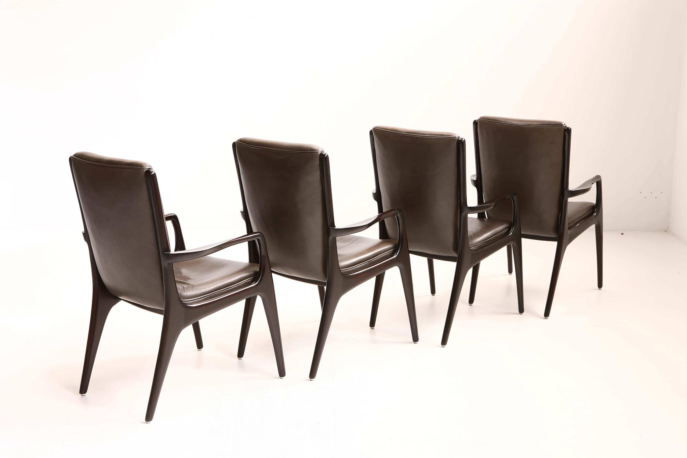 Américain Ensemble de 4 chaises de salle à manger Vladimir Kagan sculptées du milieu du siècle dernier, modèle VK 101A en vente