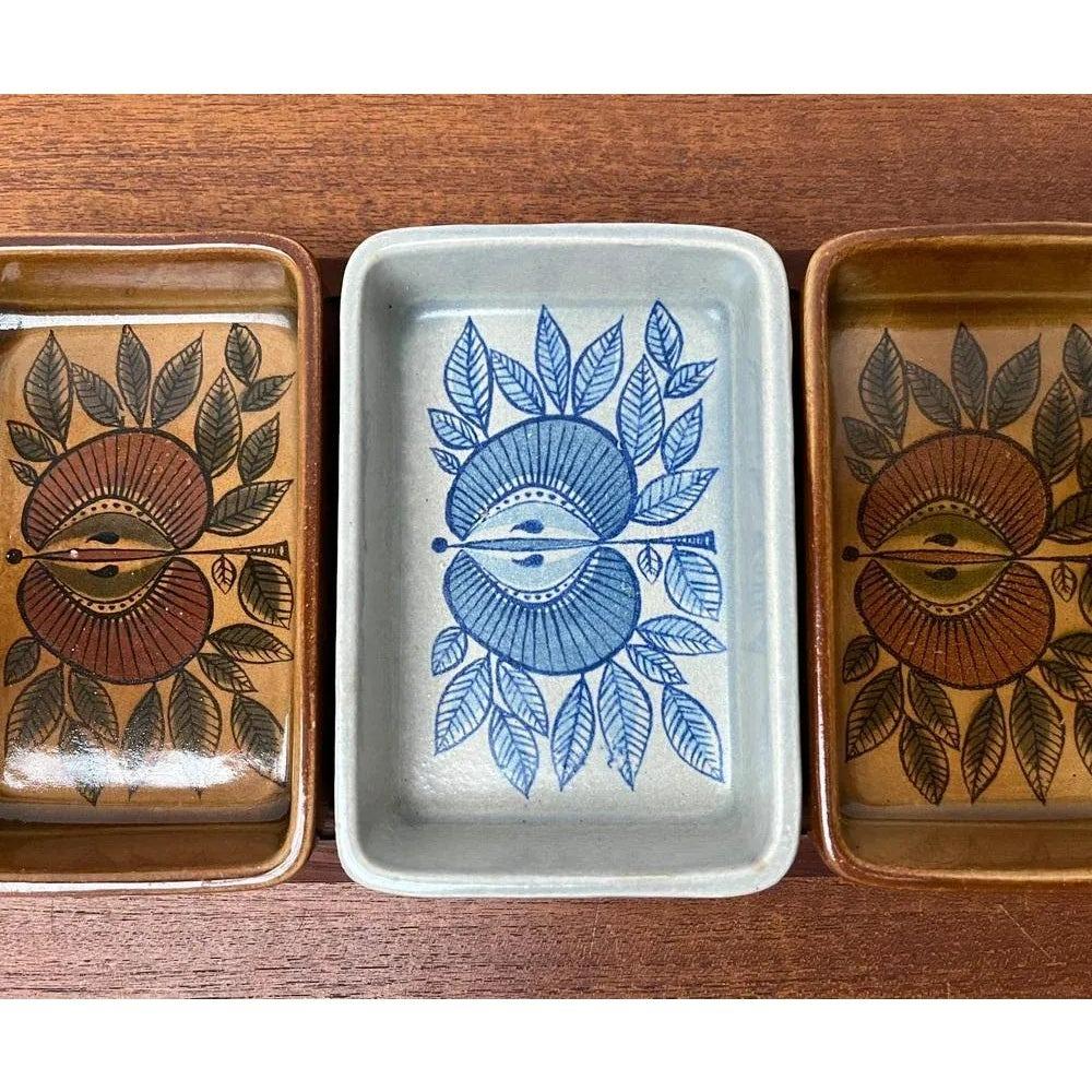 Set of 4 MidCentury West German Pottery WGP Stacking Bowls with Teak Tray, 1960s For Sale 1