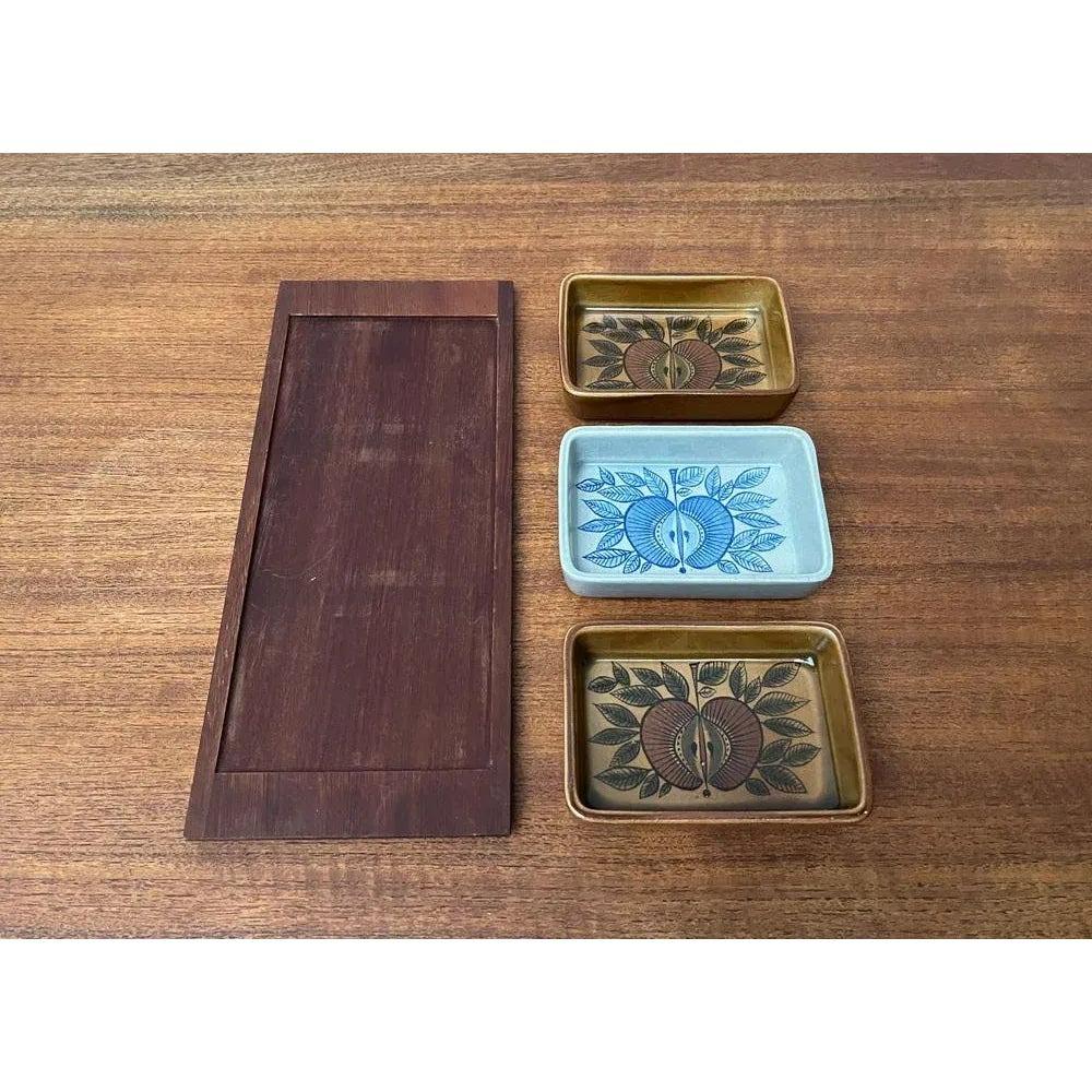 Set of 4 MidCentury West German Pottery WGP Stacking Bowls with Teak Tray, 1960s For Sale 3
