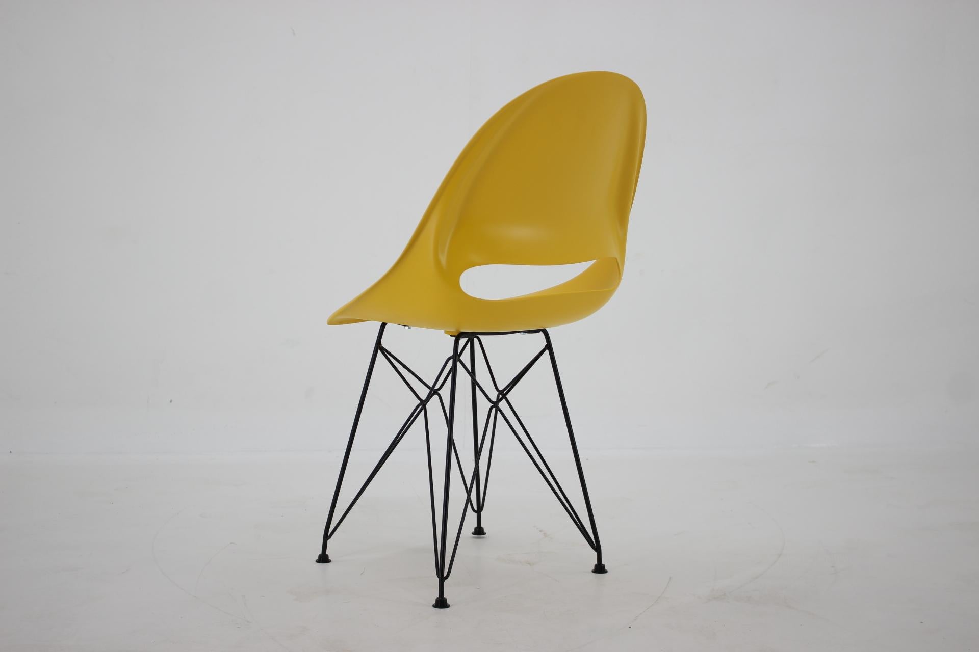 Set of 4 Midcentury Yellow Design Fiberglass Dining Chairs by M.Navratil, 1960s For Sale 4