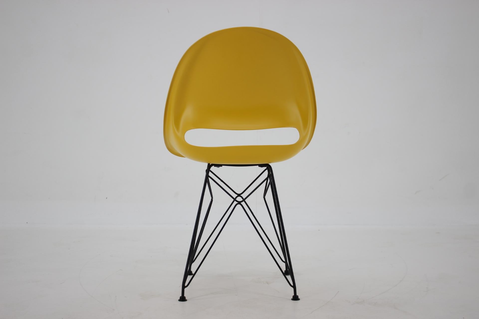 Set of 4 Midcentury Yellow Design Fiberglass Dining Chairs by M.Navratil, 1960s For Sale 5