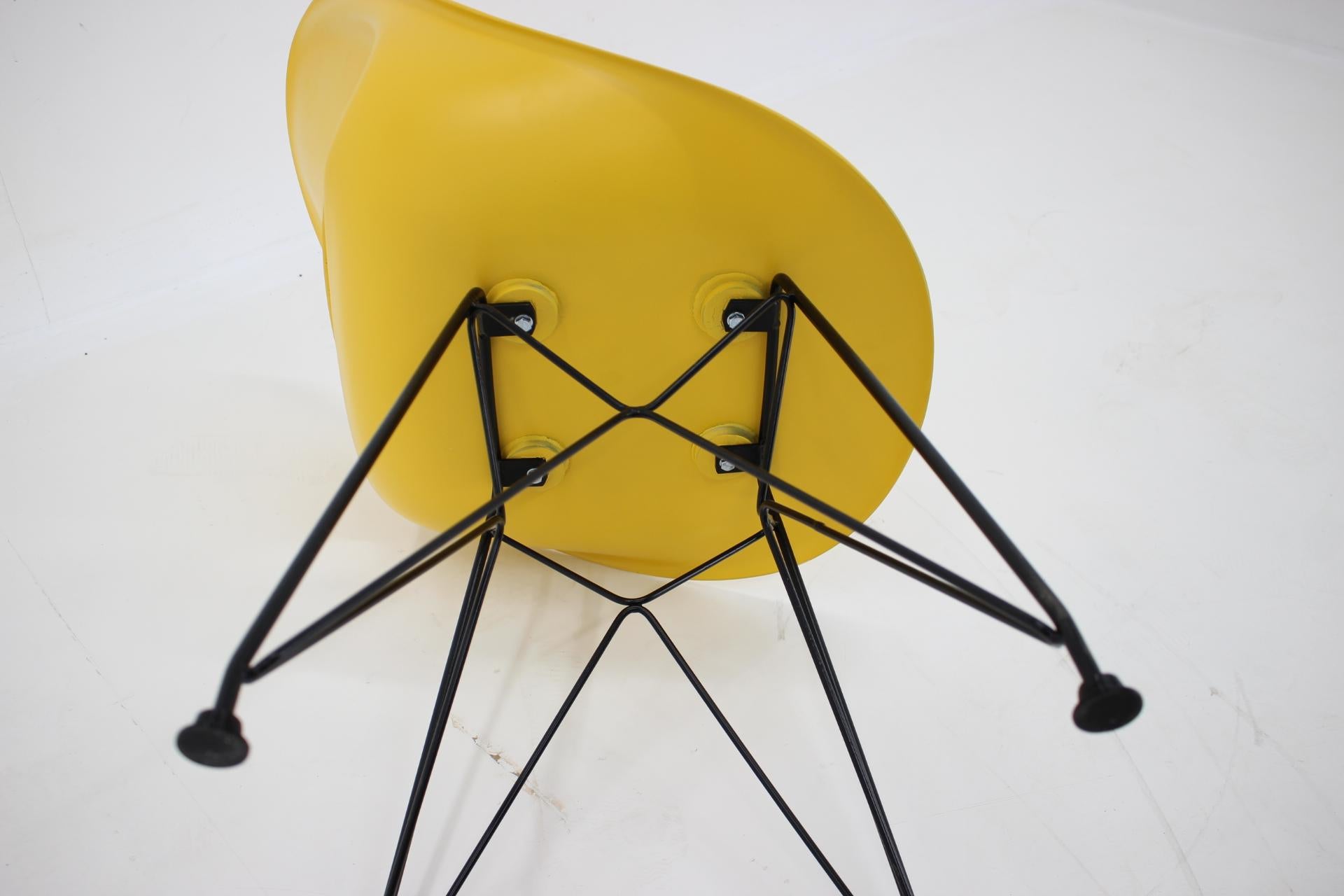 Set of 4 Midcentury Yellow Design Fiberglass Dining Chairs by M.Navratil, 1960s For Sale 8