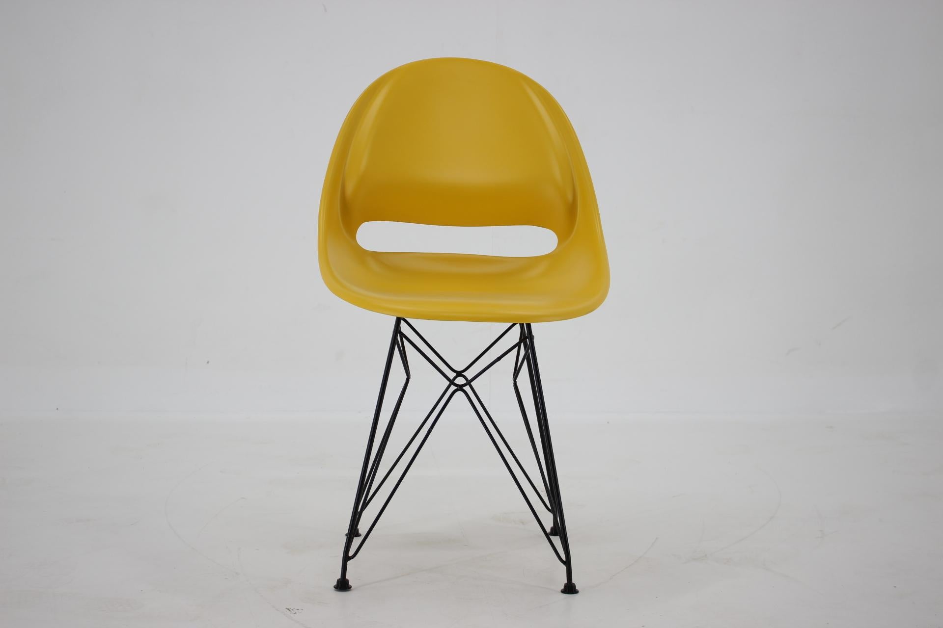 Set of 4 Midcentury Yellow Design Fiberglass Dining Chairs by M.Navratil, 1960s For Sale 3