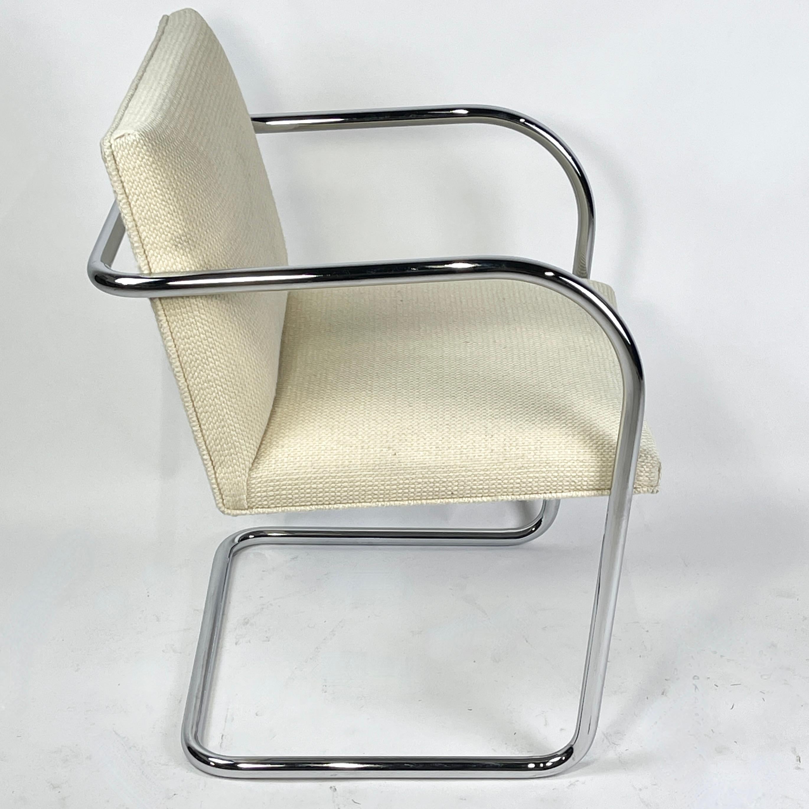 Ensemble de 4 chaises Mies Van Der Rohe pour Knoll Brno en tissu Cato 60 disponibles en vente 3