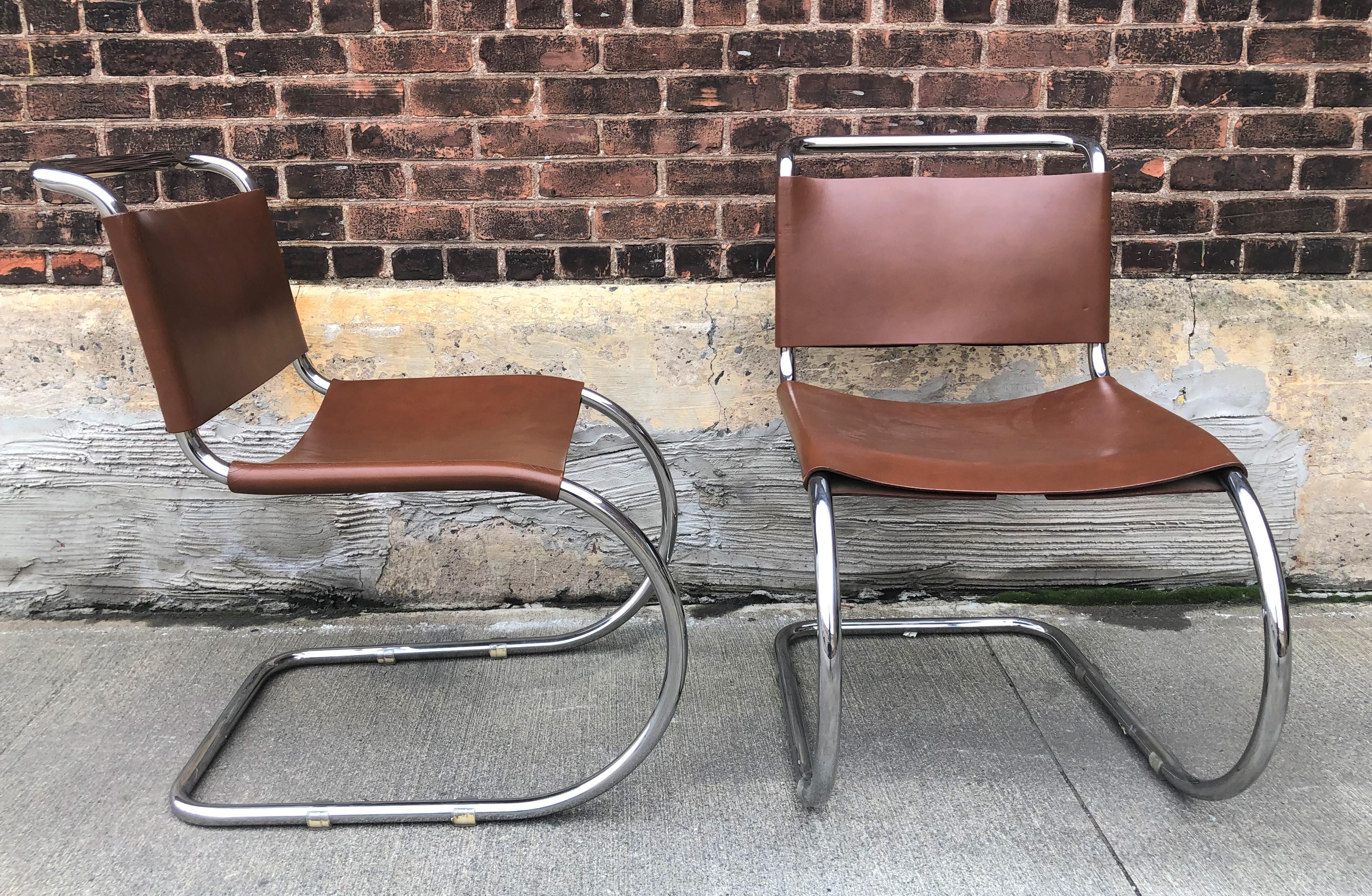 Bauhaus Ensemble de 4 chaises cantilever en cuir MR10 de Mies van der Rohe pour Knoll Int'l en vente