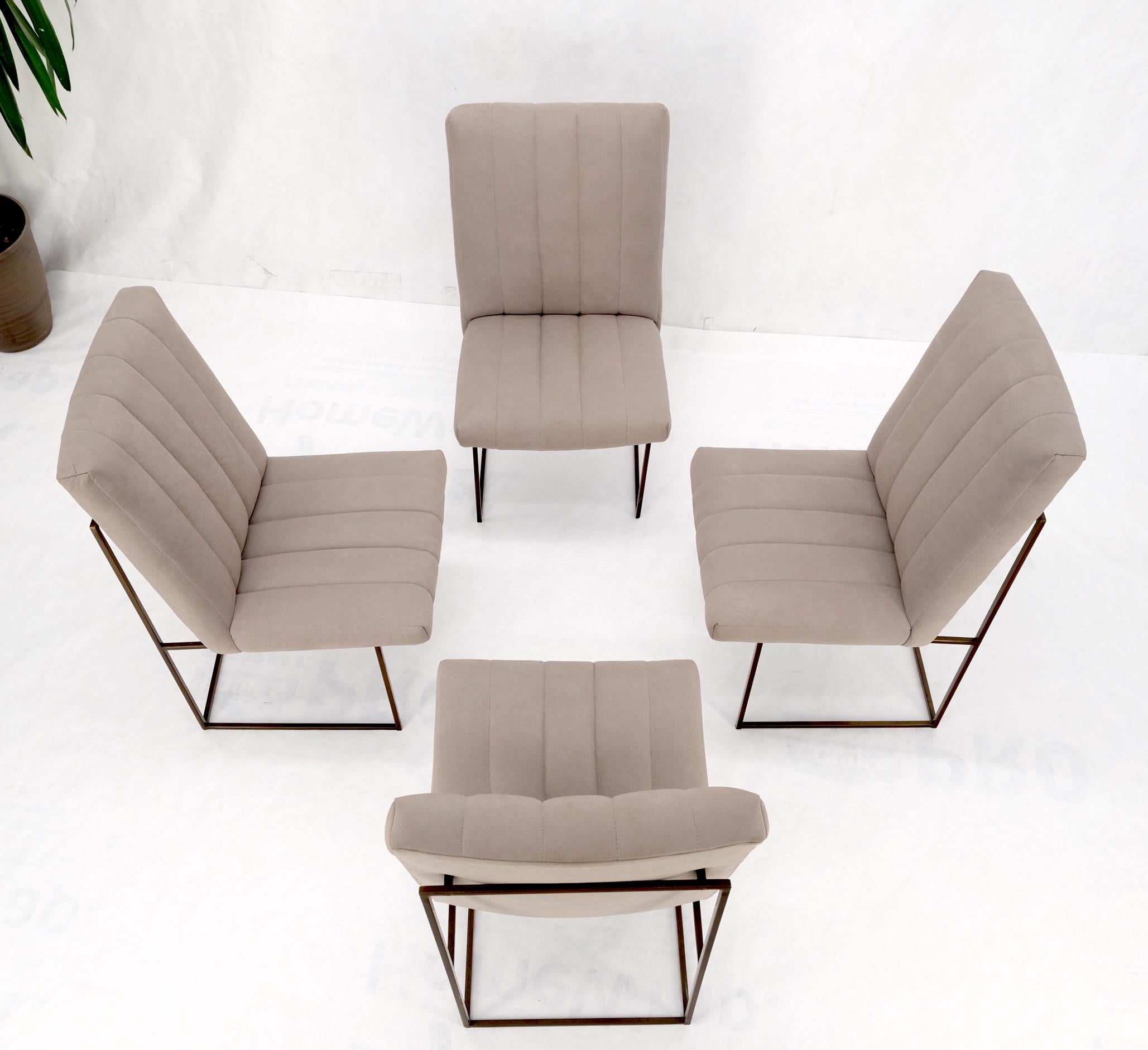Ensemble de 4 chaises de salle à manger Milo Baughman de style mi-siècle moderne recouvertes d'un nouveau tissu Alcantera en vente 3
