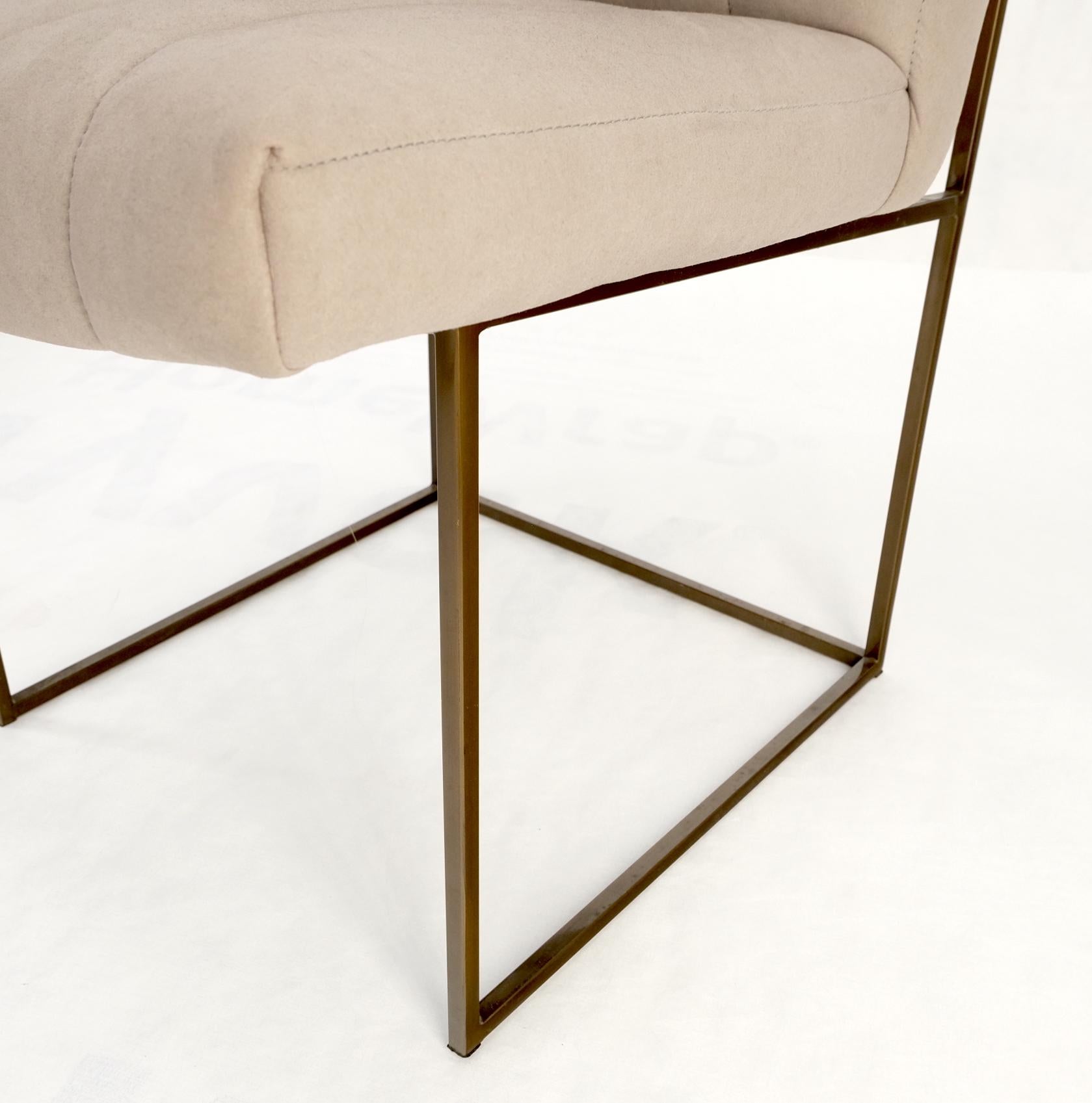 20ième siècle Ensemble de 4 chaises de salle à manger Milo Baughman de style mi-siècle moderne recouvertes d'un nouveau tissu Alcantera en vente
