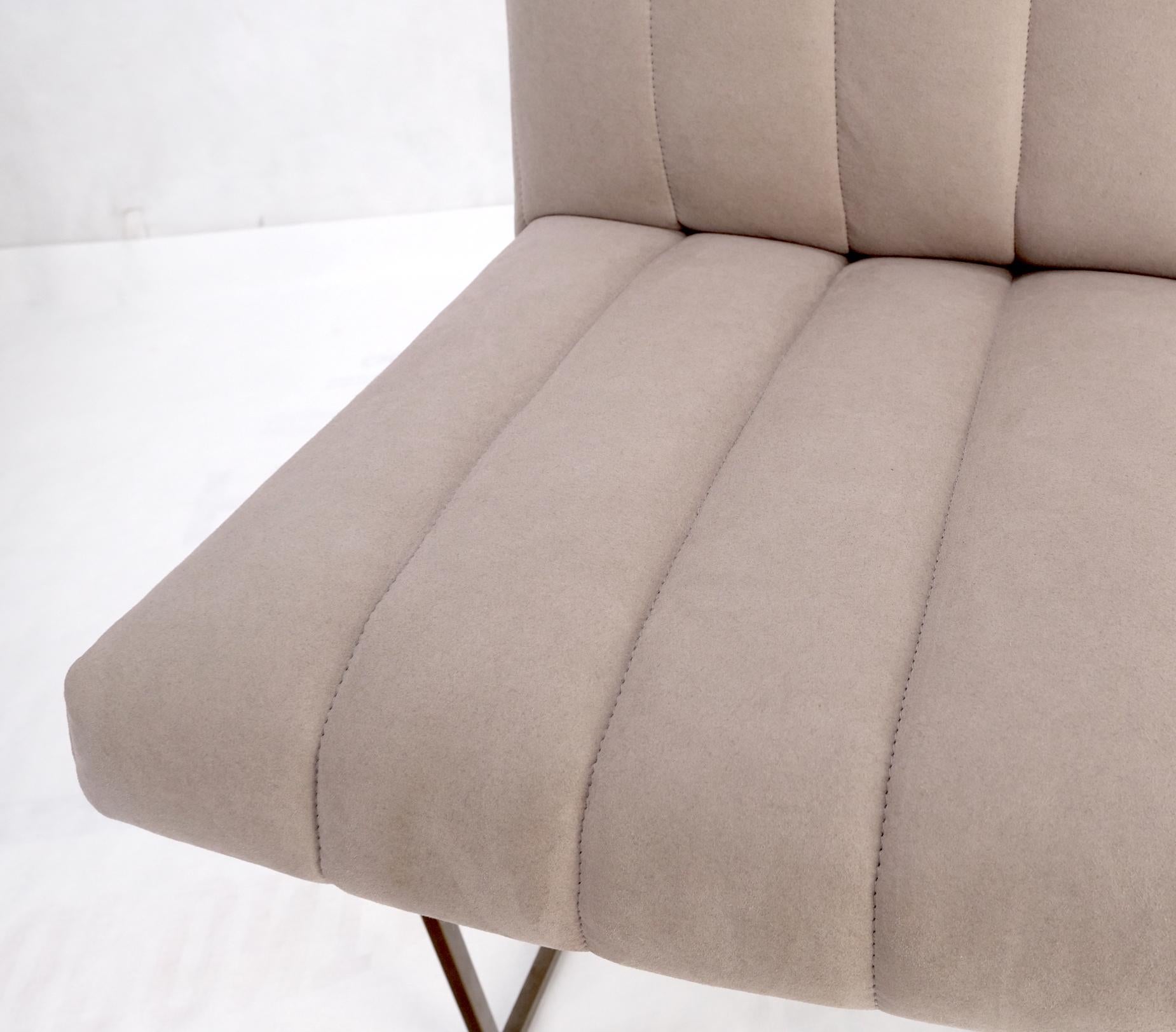 Ensemble de 4 chaises de salle à manger Milo Baughman de style mi-siècle moderne recouvertes d'un nouveau tissu Alcantera en vente 1