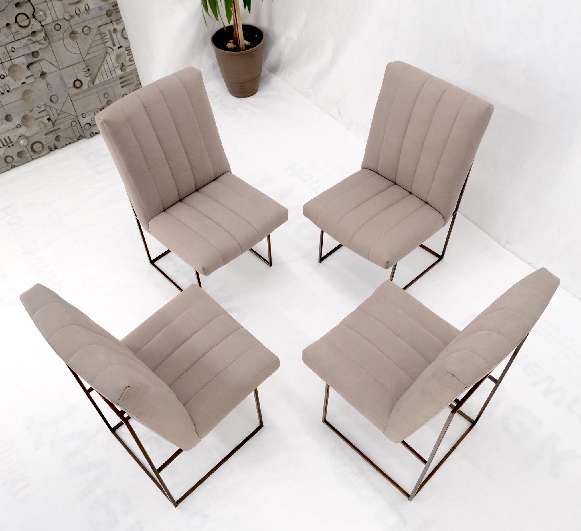 Ensemble de 4 chaises de salle à manger Milo Baughman de style mi-siècle moderne recouvertes d'un nouveau tissu Alcantera en vente 2