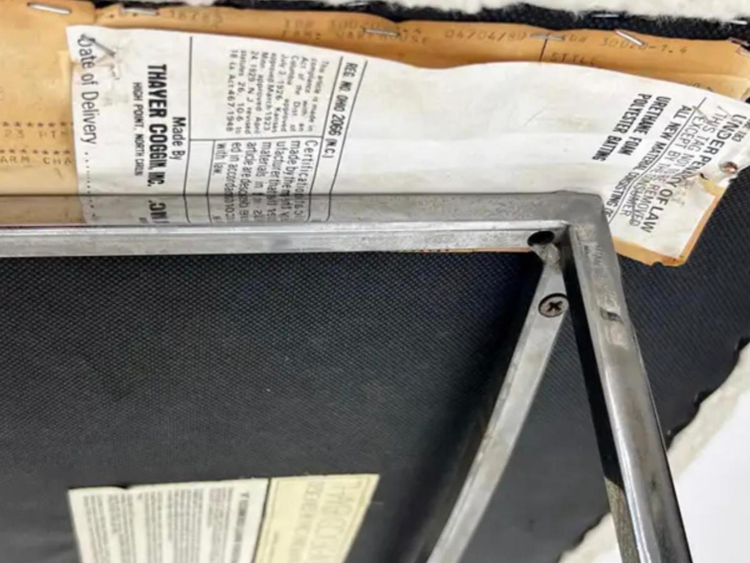 Satz von 4 Milo Baughman Thin Line Esszimmerstühlen aus elfenbeinfarbenem Boucle, 1970er Jahre im Zustand „Gut“ im Angebot in Culver City, CA