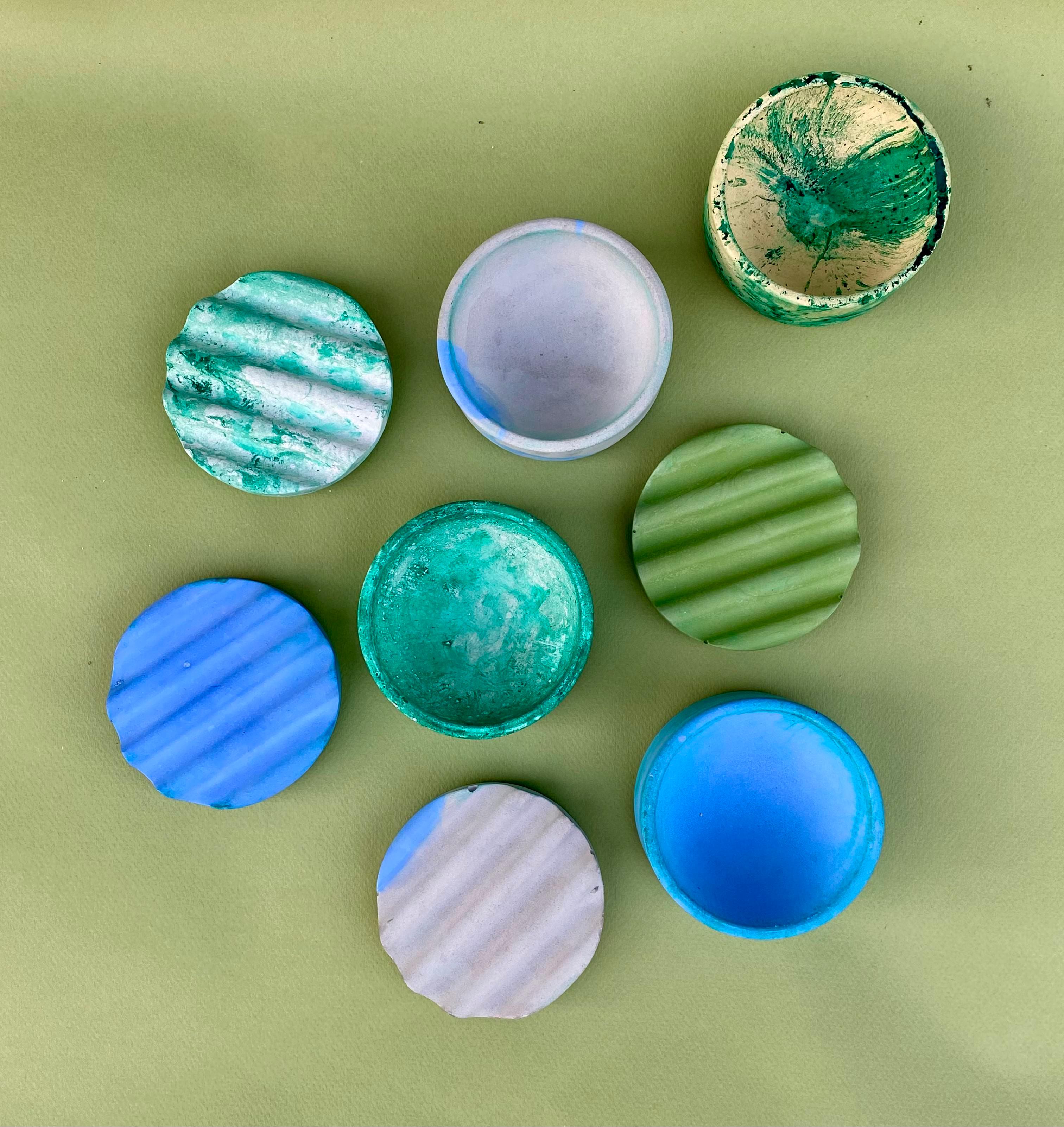 Set von 4 Mini- Ripple-Gefäßen von Derya Arpac (Postmoderne) im Angebot