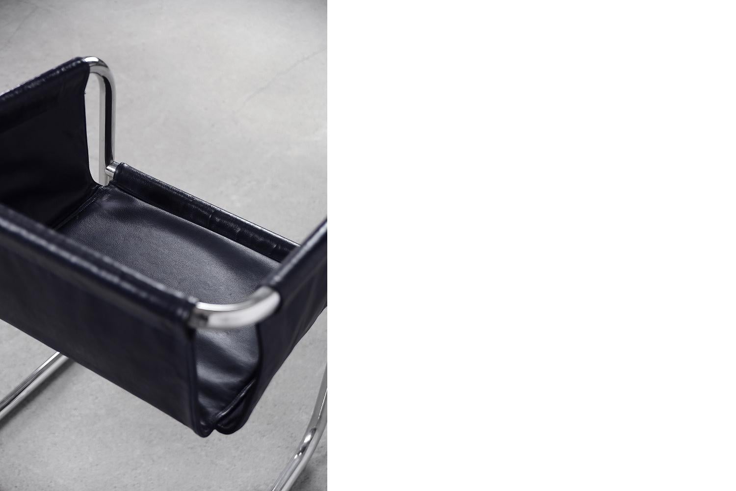 Set of 4 Minimalist Bauhaus Chrome-Plated Tubular Steel&Blue Leather Armchair For Sale 8