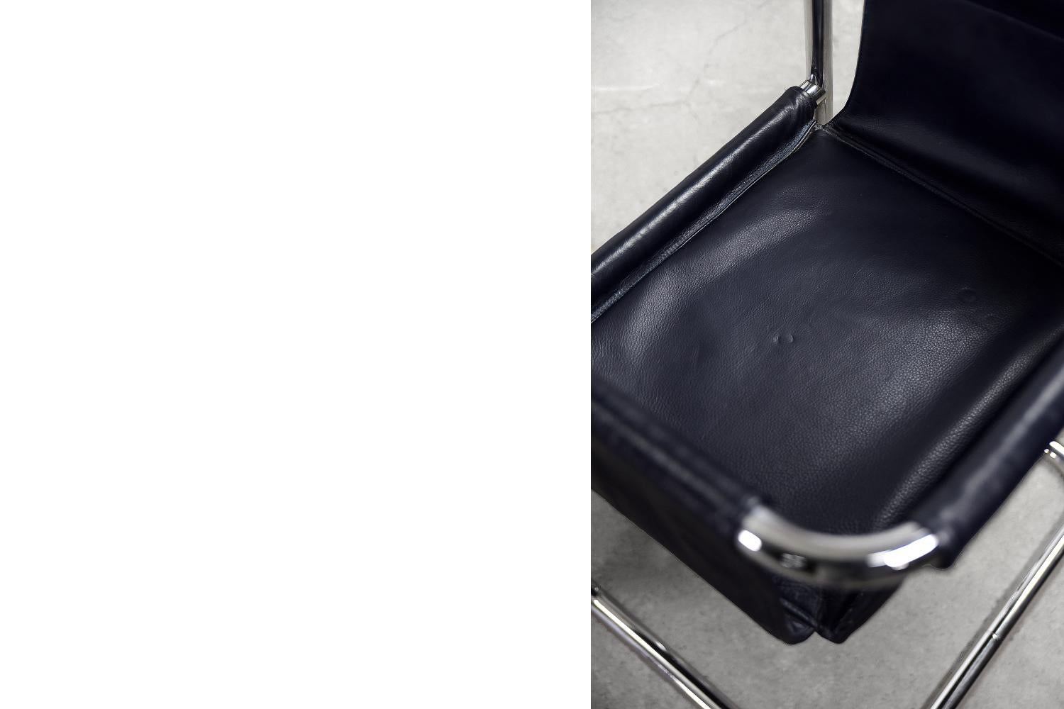 Set of 4 Minimalist Bauhaus Chrome-Plated Tubular Steel&Blue Leather Armchair For Sale 10